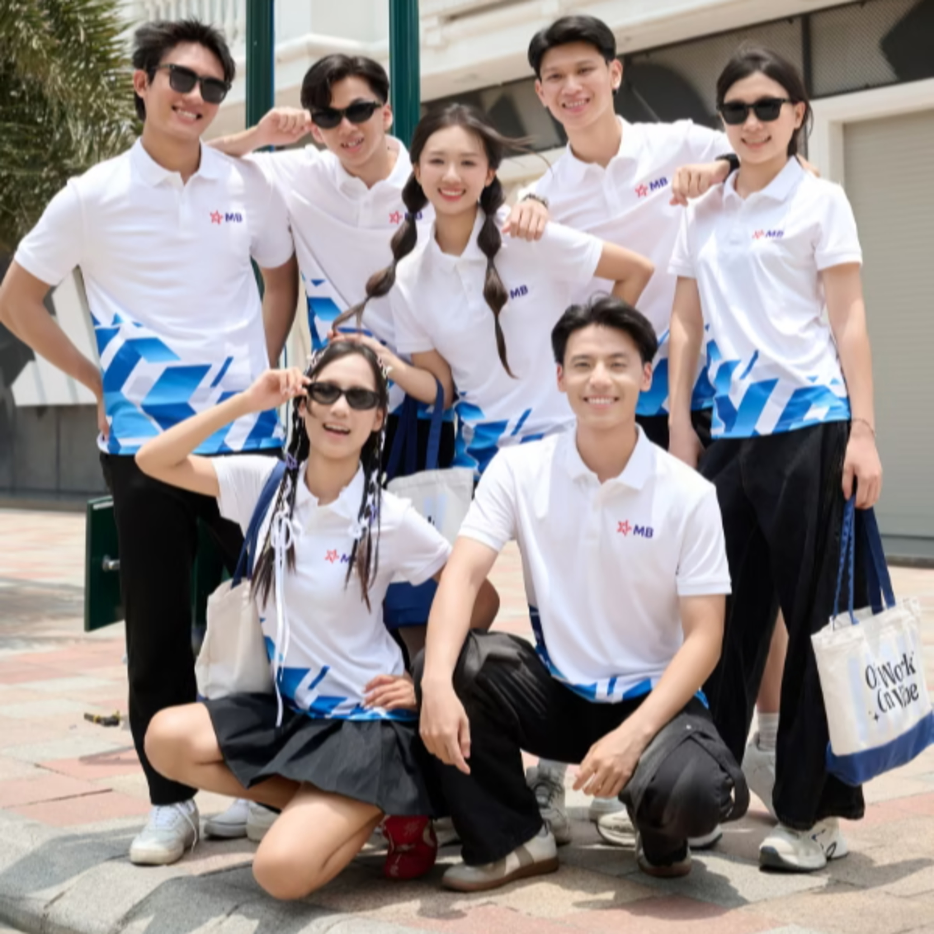 ao dong phuc team building mau xanh phoi trang mb episode artwork