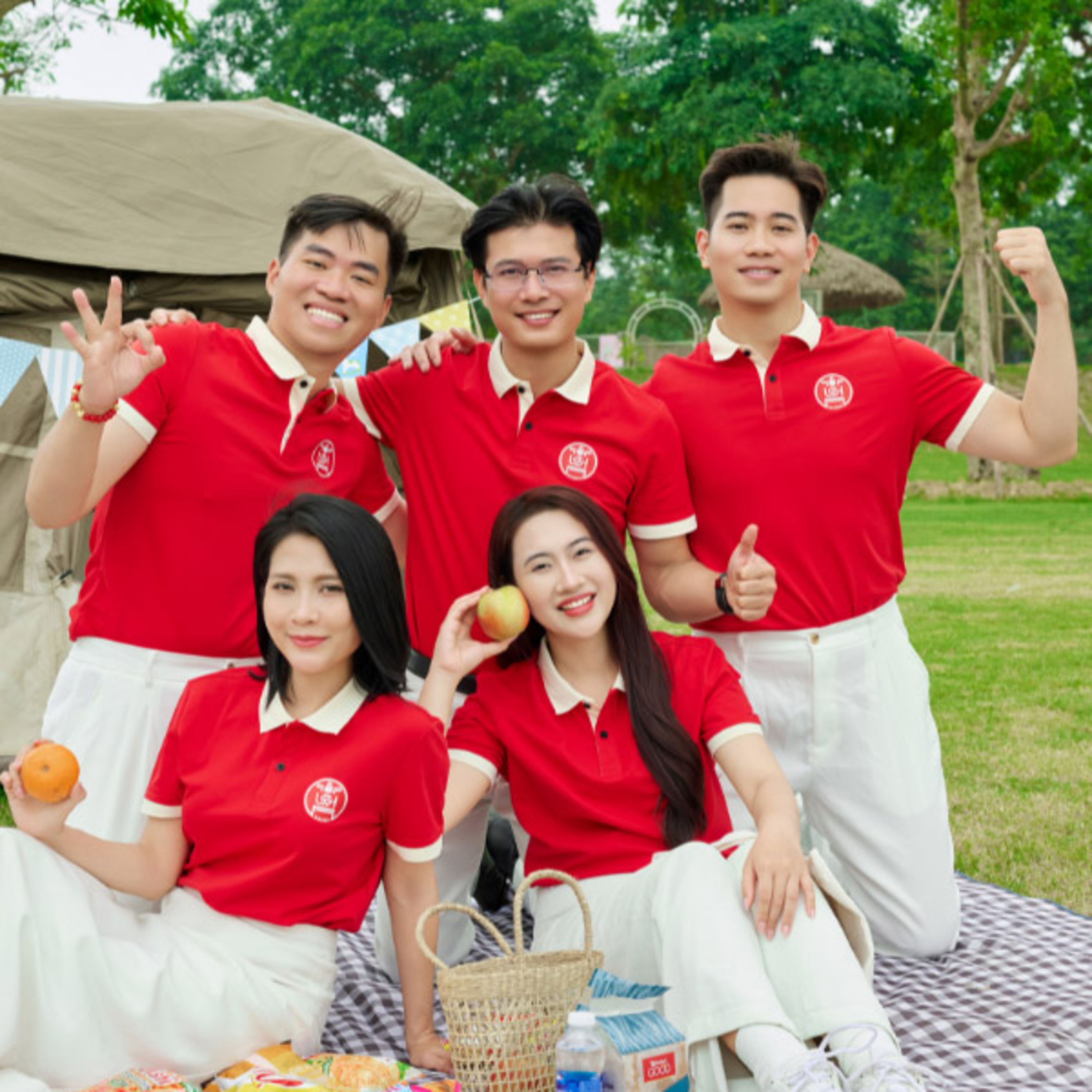 99 mau dong phuc hop lop dep y nghia va gia phai chang episode artwork