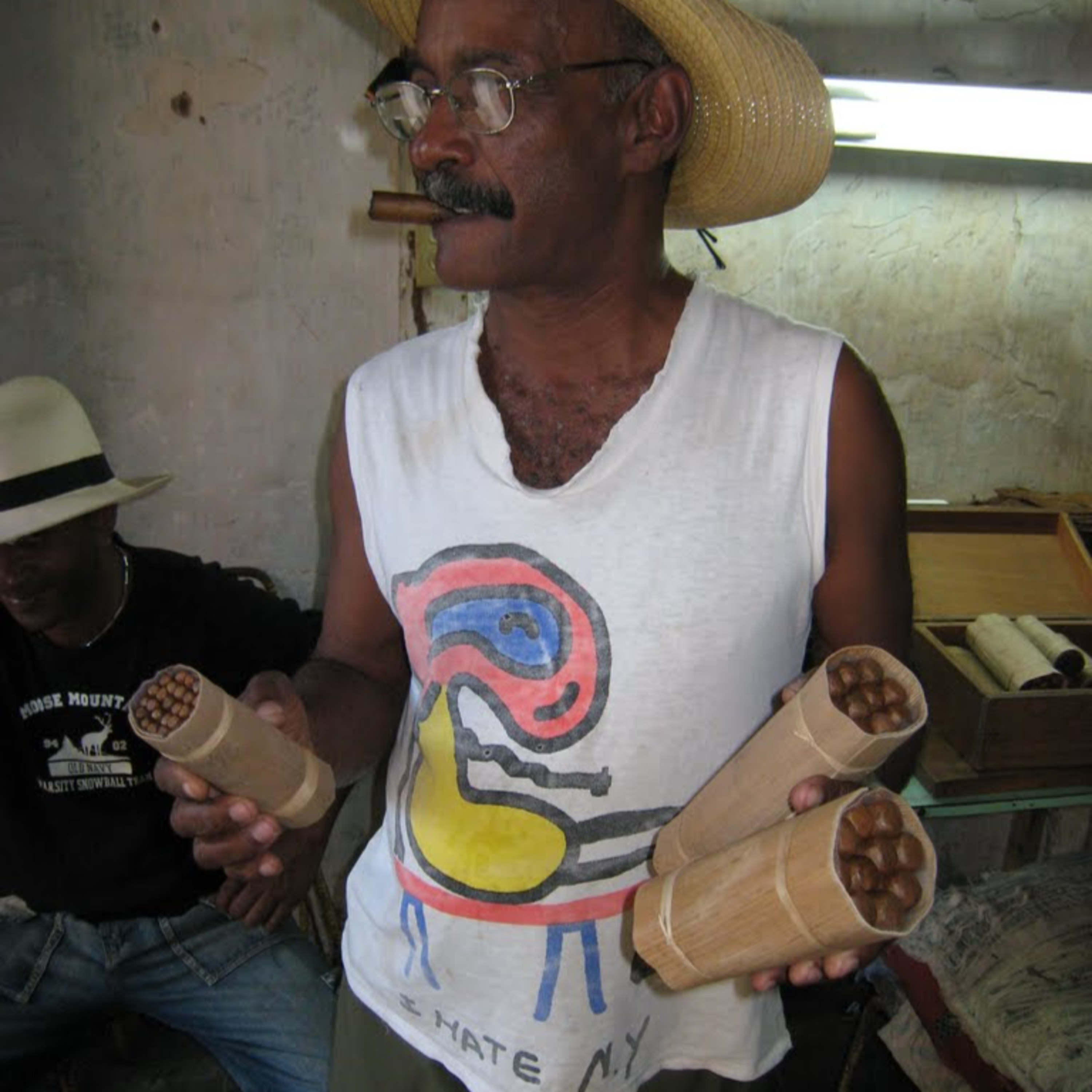 La venganza de los camarones, los comunistas costrones y las horribles colinas - español - Cuba - Teresita Travels episode artwork