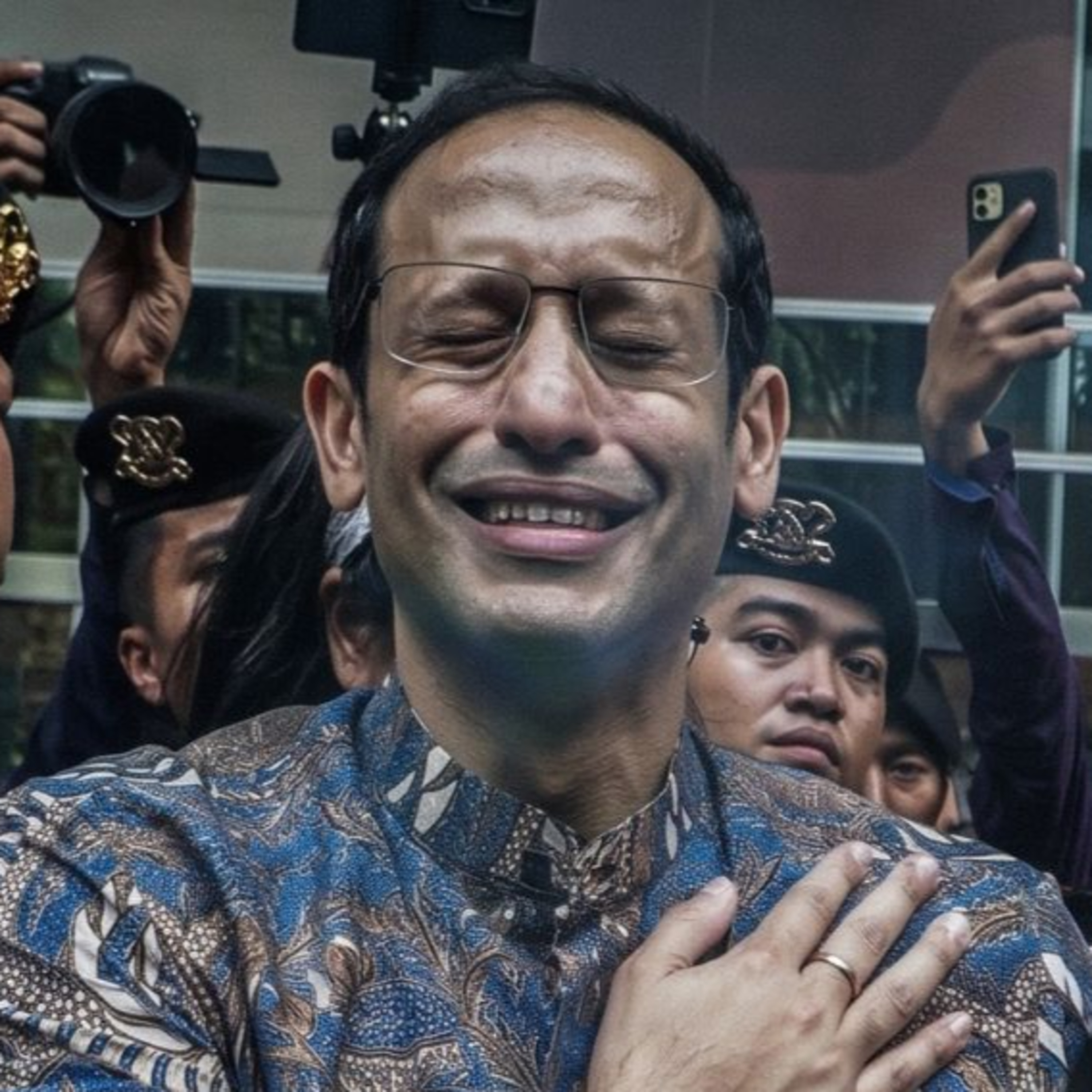 Bedah Dakwaan Chromebook: Memenjarakan Kebijakan dengan Pasal "Keranjang Sampah" | Nadiem Makarim episode artwork