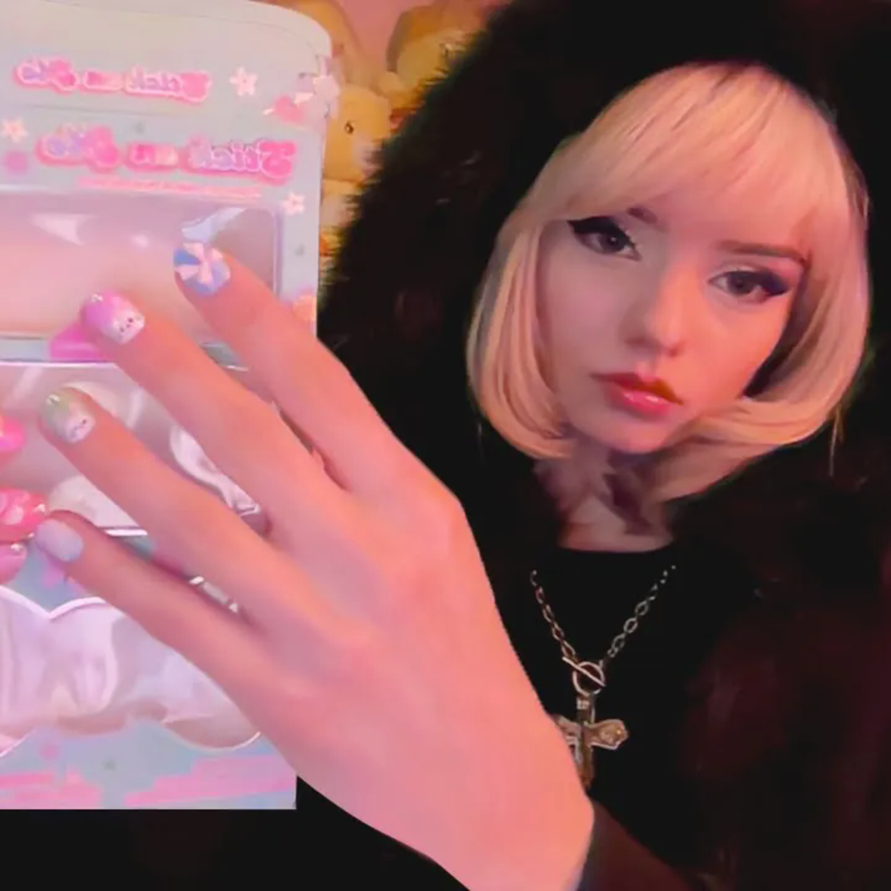 ASMR emo does tapping