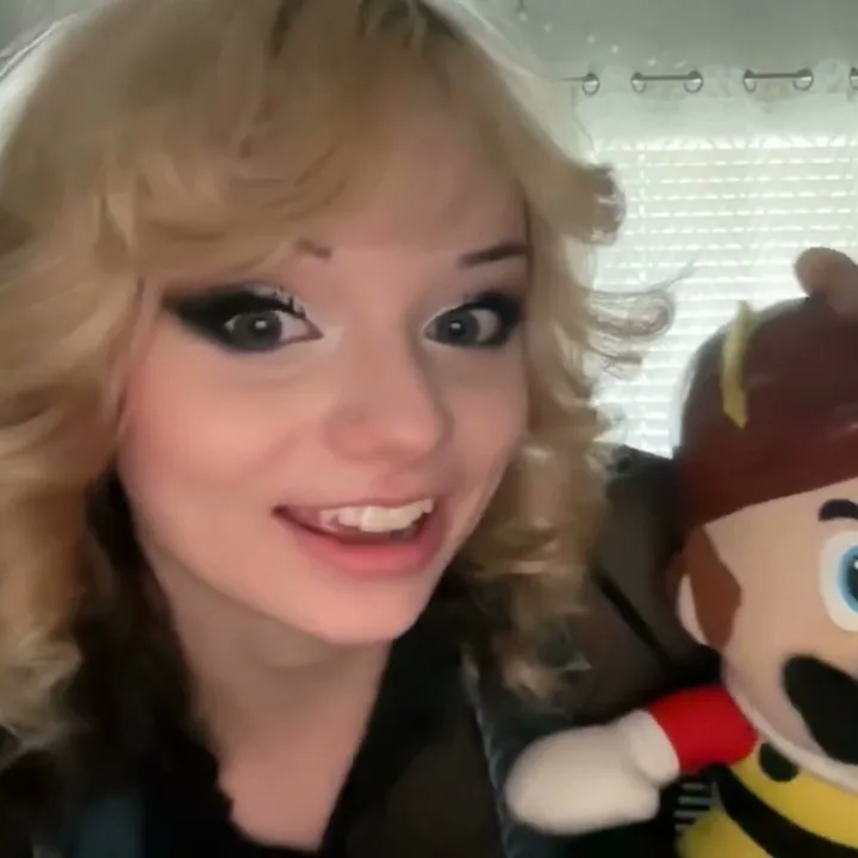 Energy Pulling and Positivity Feeding w⧸ Famous Bee Mario [ASMR]