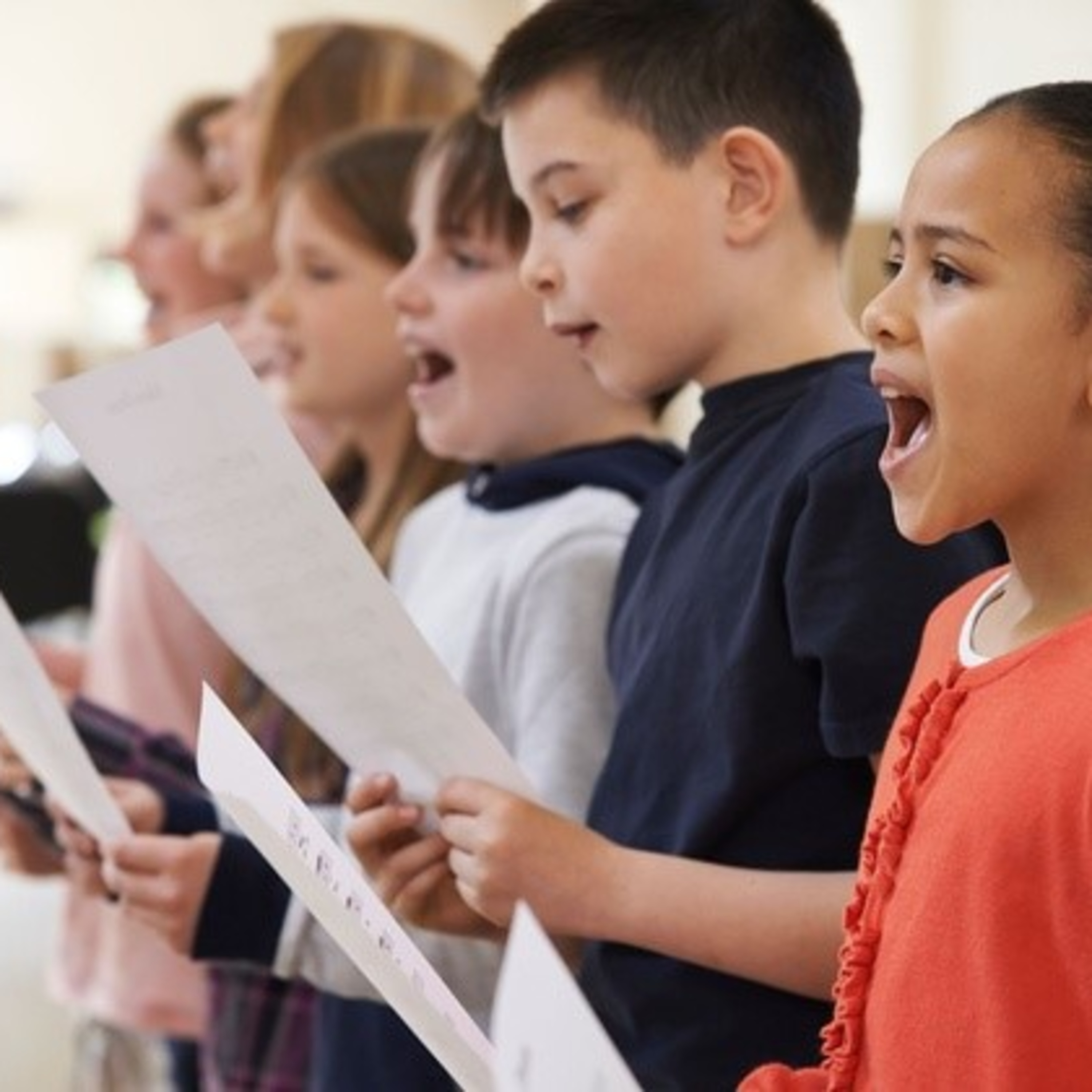SING 🎵 Apprendre le mot Chanter en Anglais | Le mot du jour pour les tout-petits episode artwork