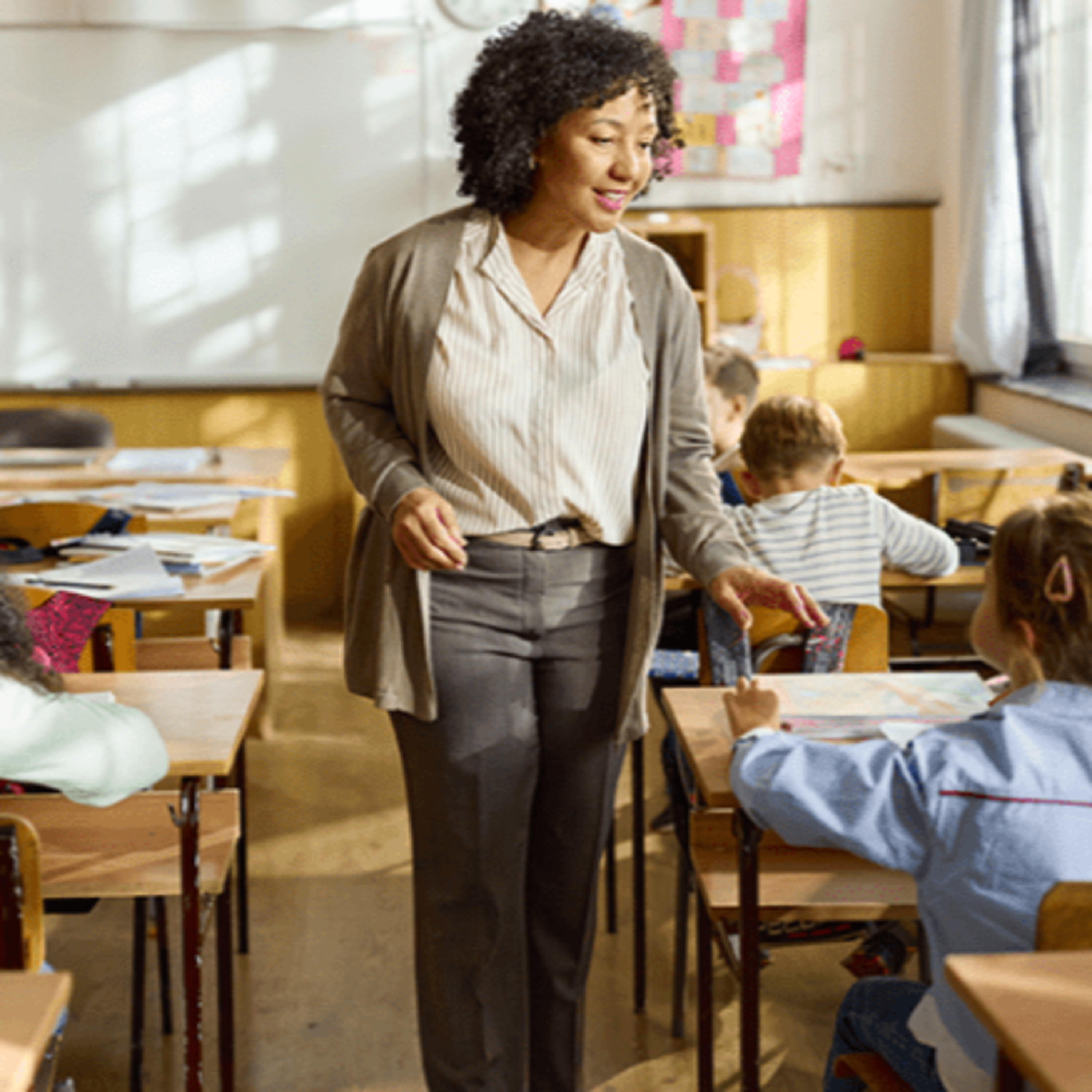 TEACHER 🍎 Apprendre le mot Professeur en Anglais | Le mot du jour pour les tout-petits episode artwork