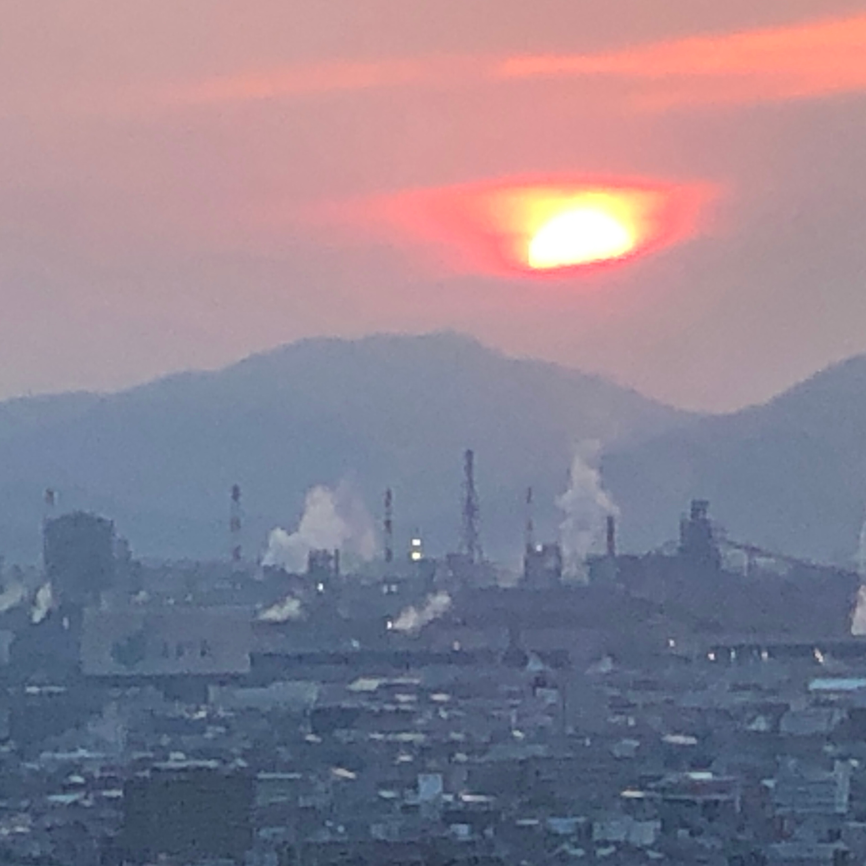 Sunrise Watch: Morning Coffee and Clouds at the Observatory (2026年3月17日いつもの展望台から)