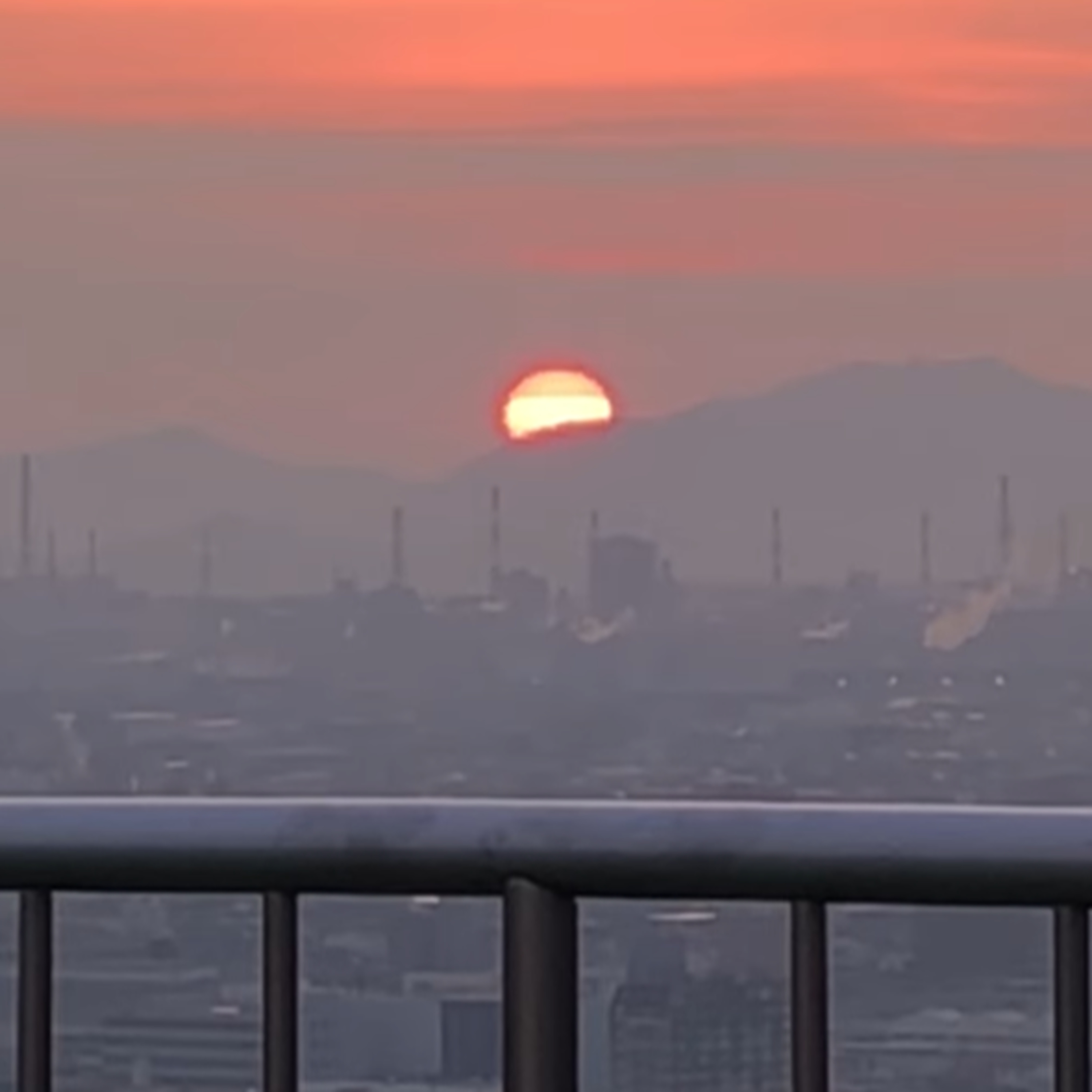 Spring Dawn, Coffee, and the Solar Line-Crossing Ceremony(展望台から 2026年3月22日)