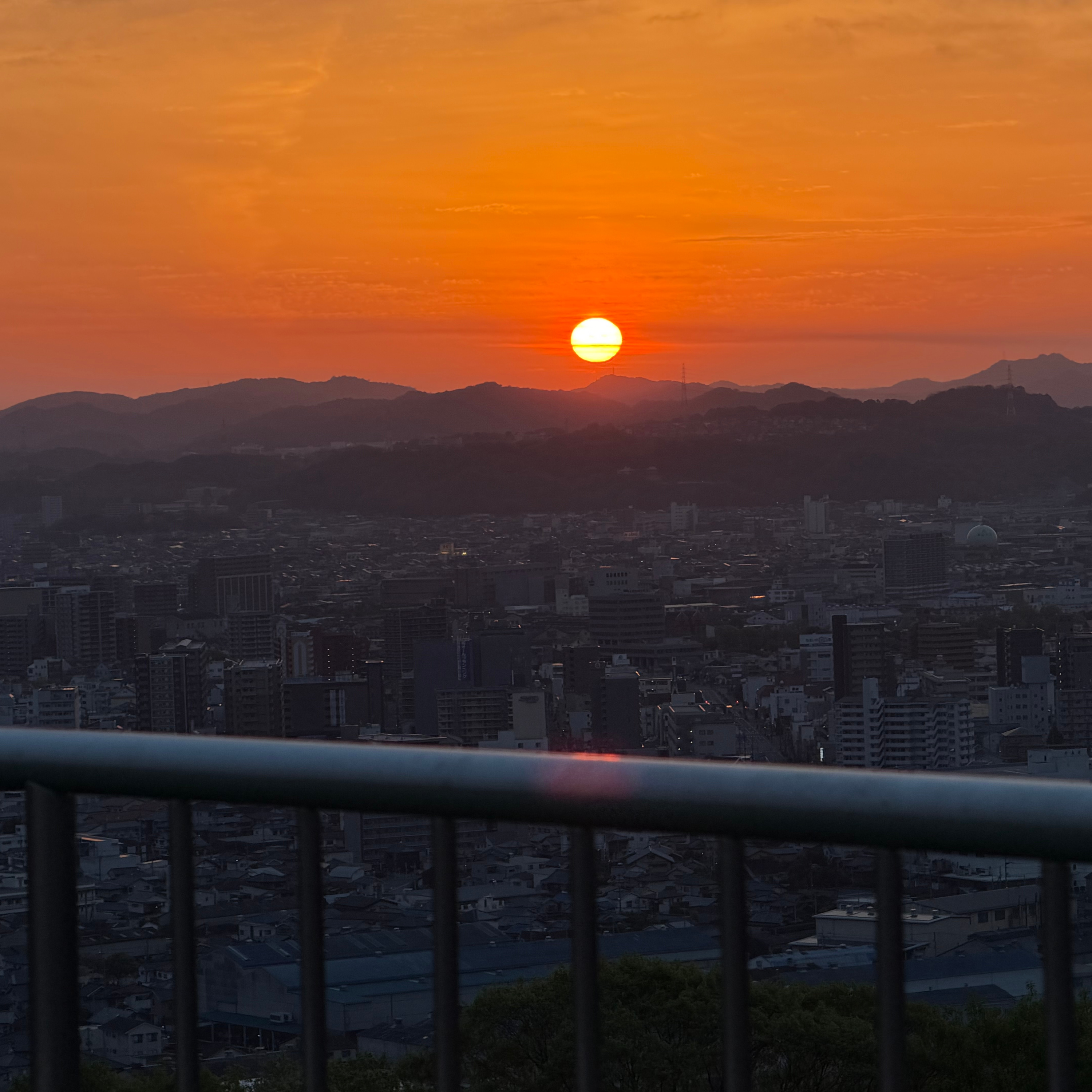 Dawn Dialogues: Sunrise Coffee at the Tsumono Lookout (いつもの展望台から2026年4月17日)