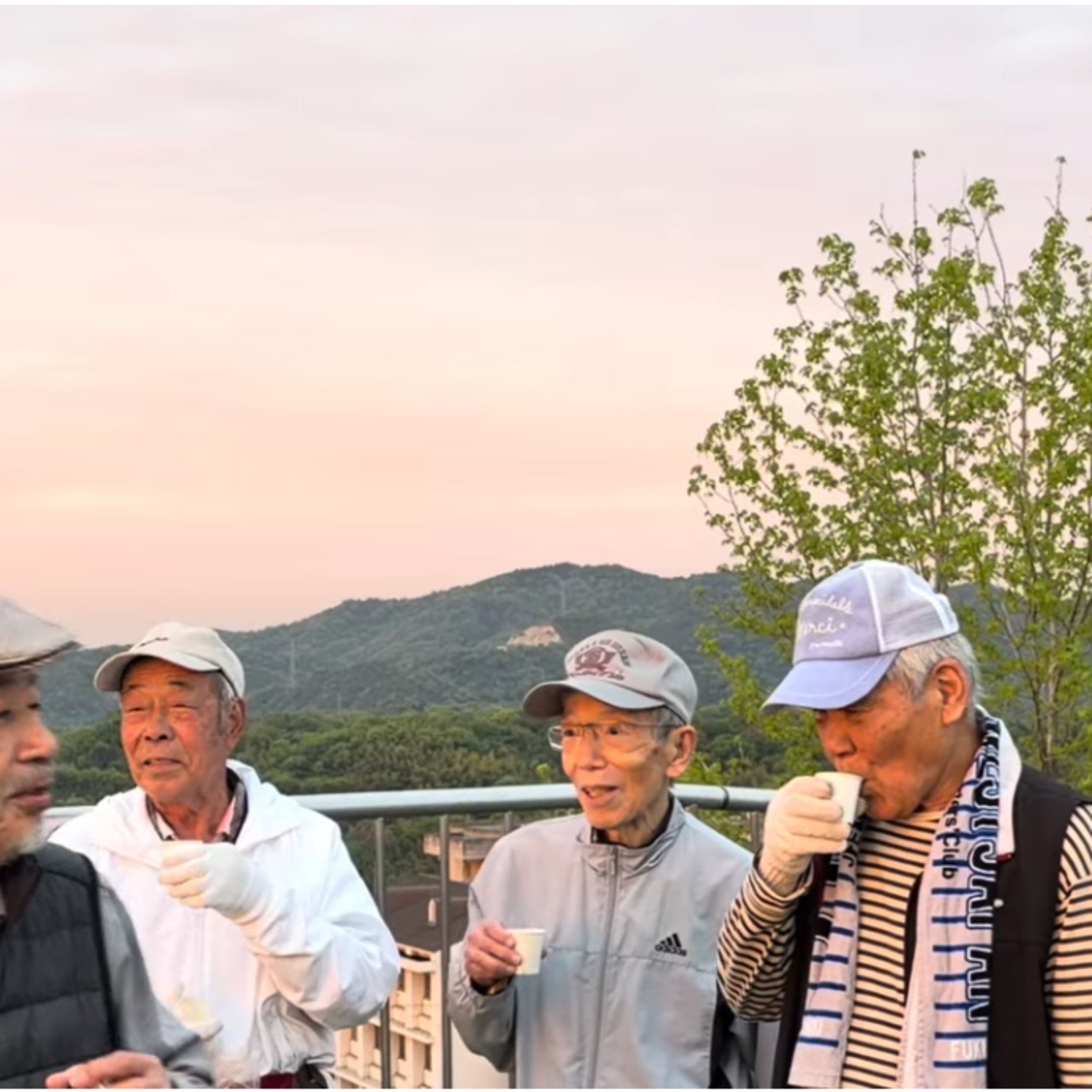 Golden Sunrise and Mountain Coffee at the Observatory (いつもの展望台から2026年4月22日)