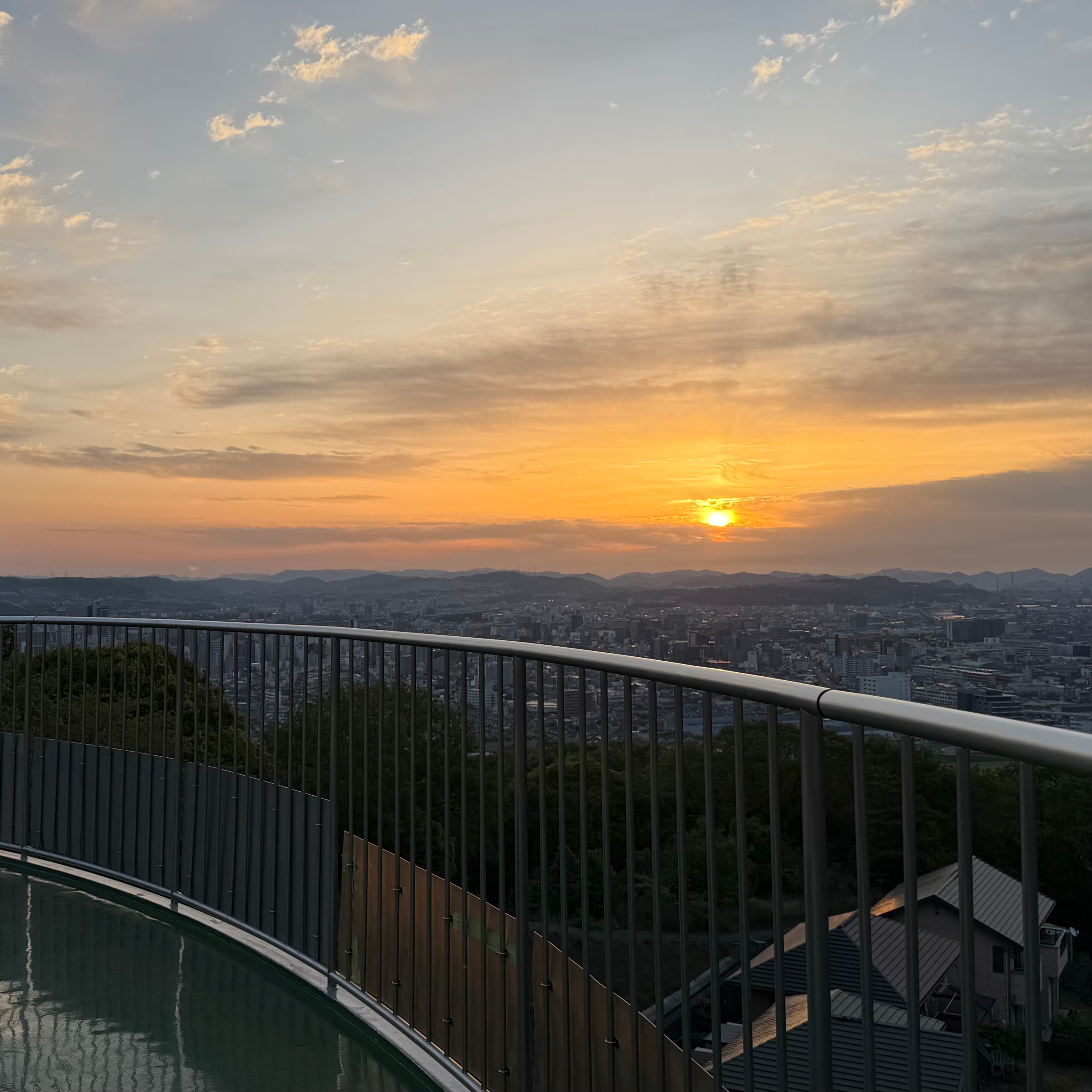 Morning Coffee and Satsuki Blooms at the Sunrise Lookout (いつもの展望台から2026年4月25日)