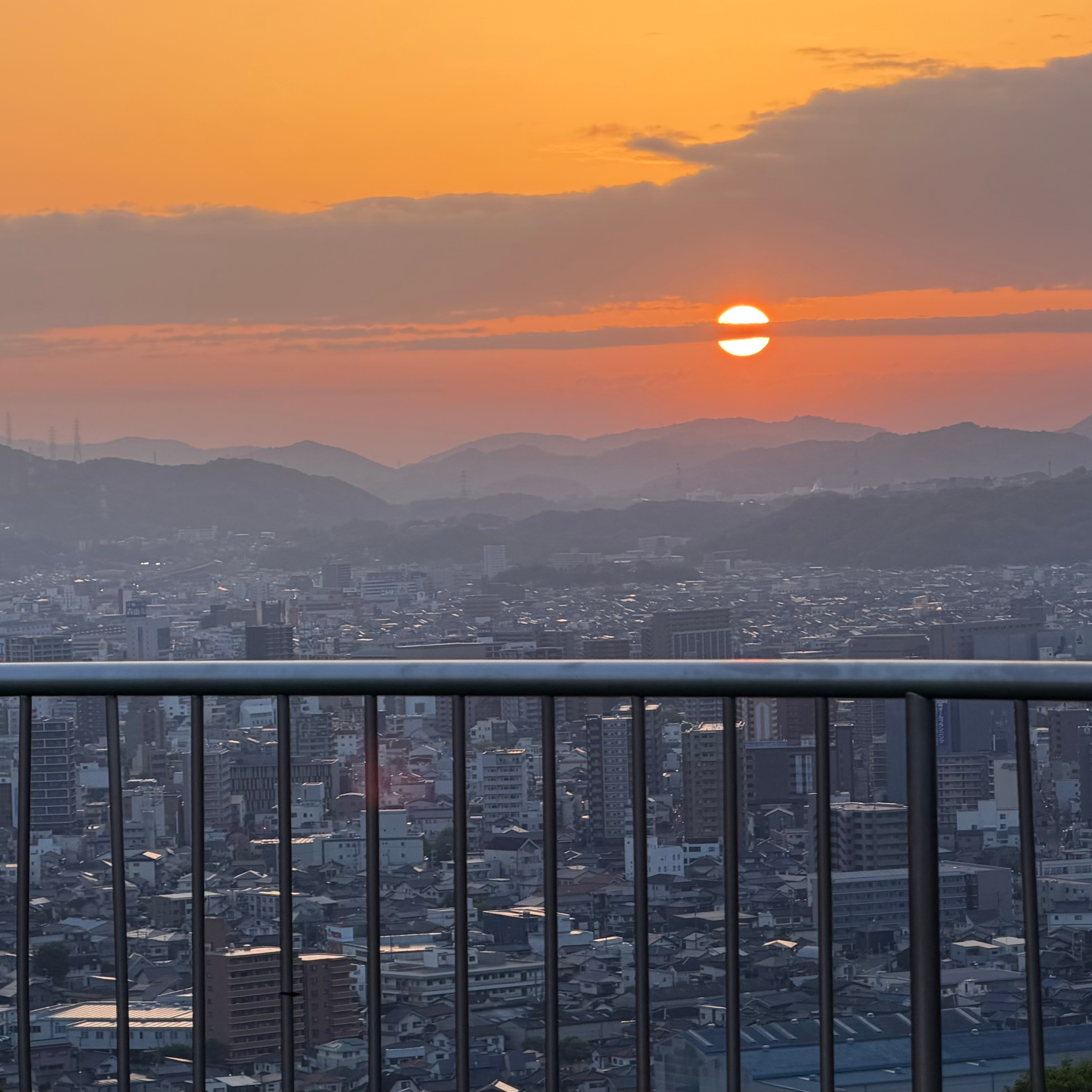 Sunrise Coffee and AI Conversations at the Lookout (いつもの展望台から2026年4月26日)