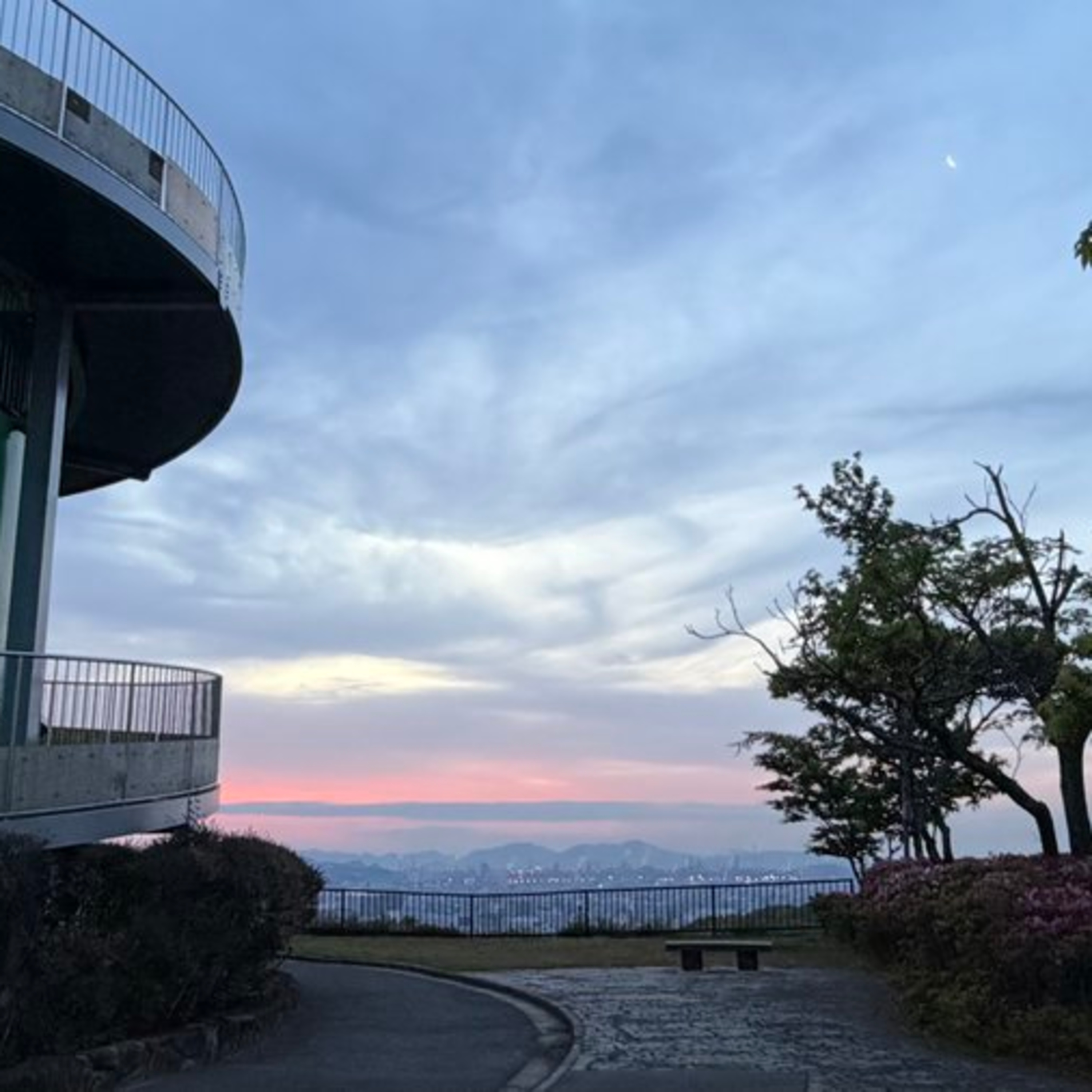 Dawn Coffee and Air Conditioner Clouds (いつもの展望台から2026年5月13日)
