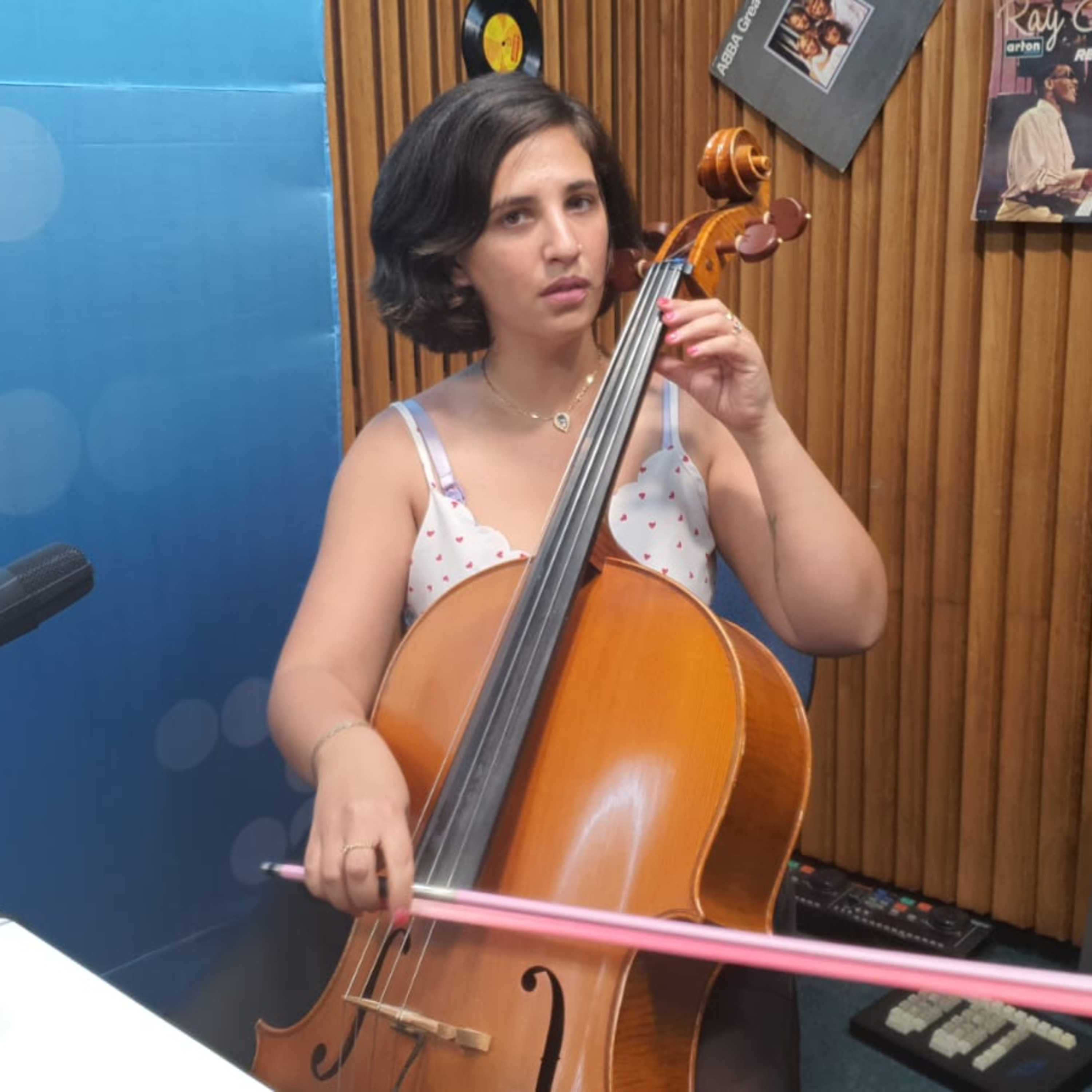 האם מוזיקה קלאסית באמת מפתחת את המוח? ולמה השירים של אבי ביטר הם כמו "תרופה" לאנשים במצוקה episode artwork