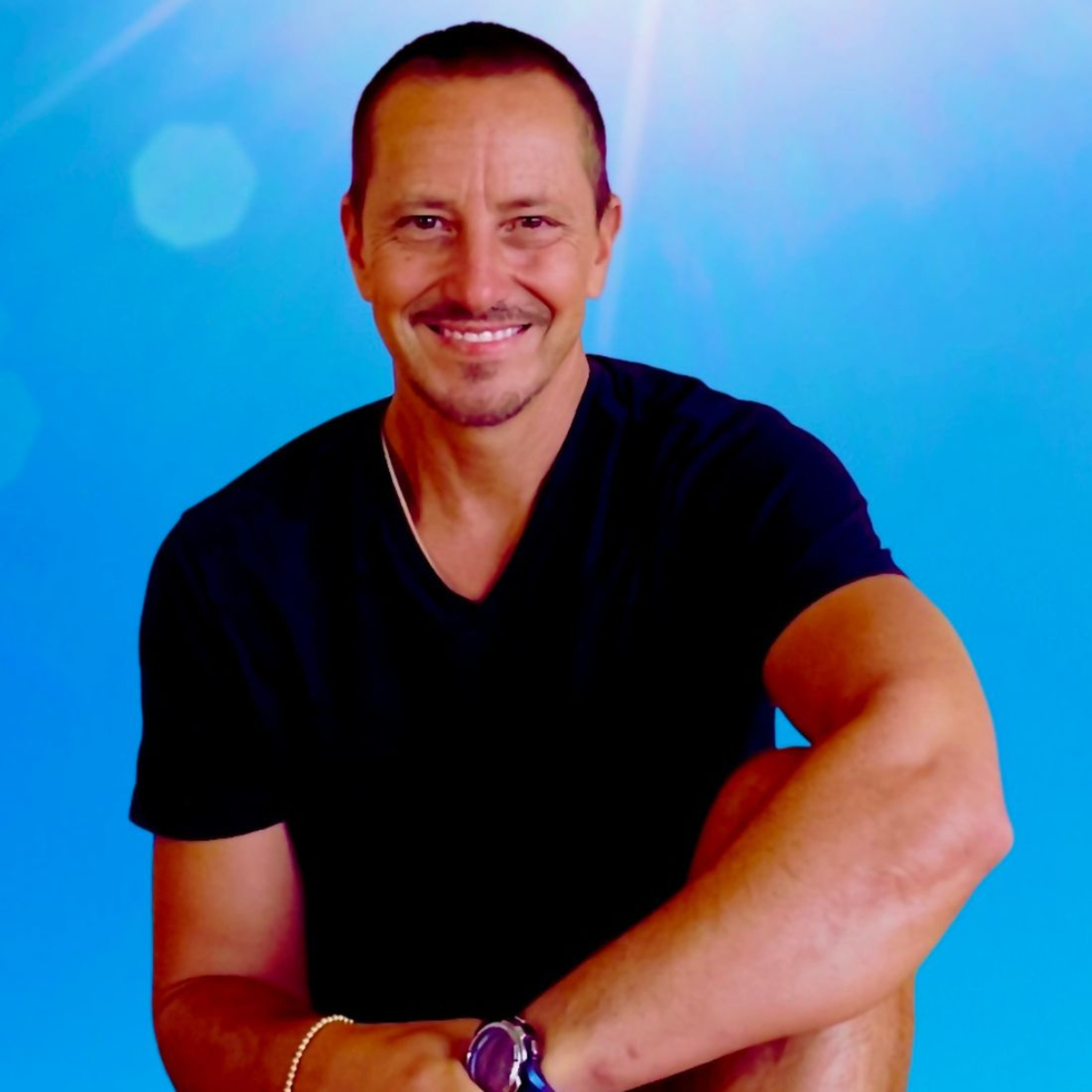 "MOONBUG" 20-min INTERMEDIATE LEVEL Power Yoga w/Matthew Reyes episode artwork