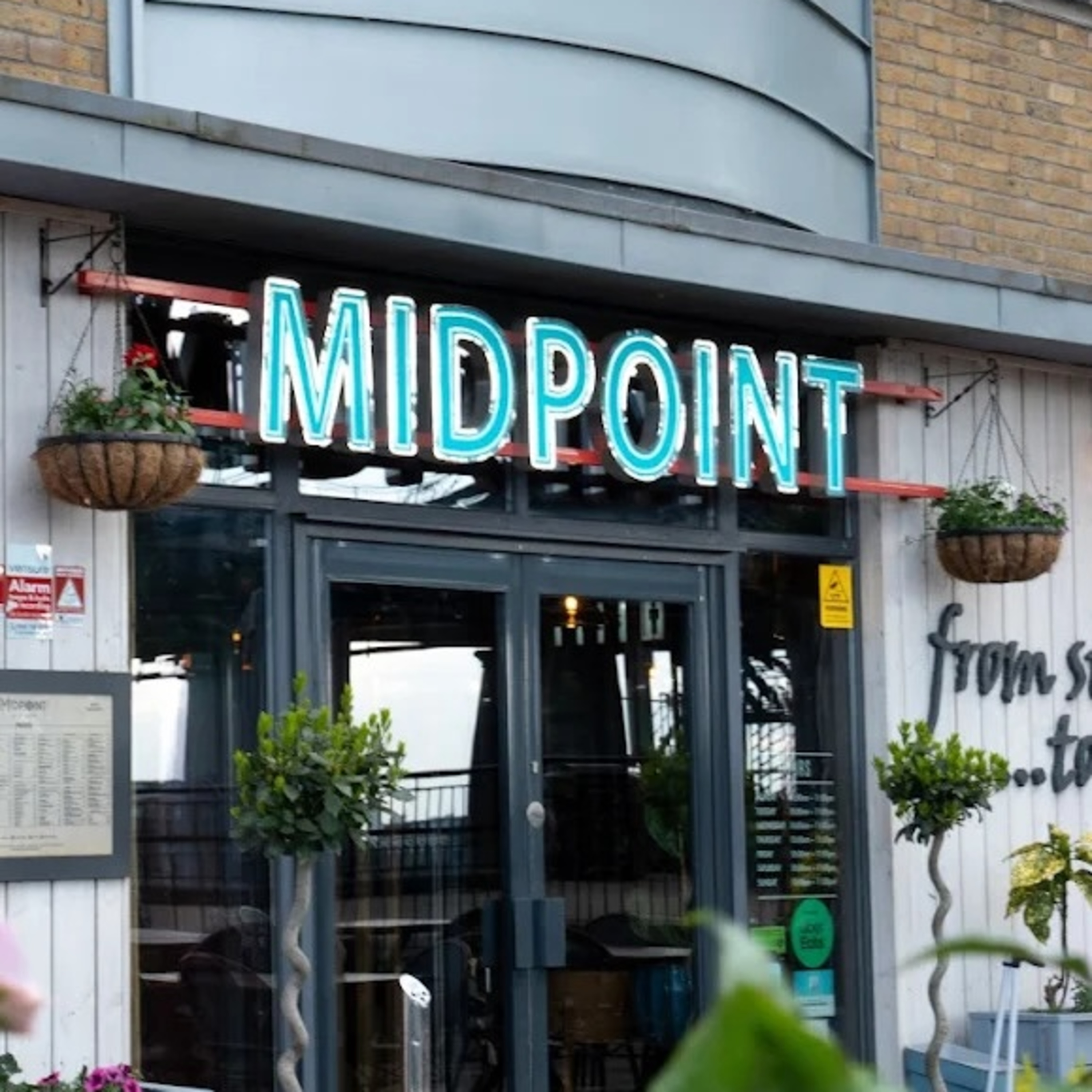 Discover the Perfect Cocktail Bar and Lounge Near Me at Midpoint