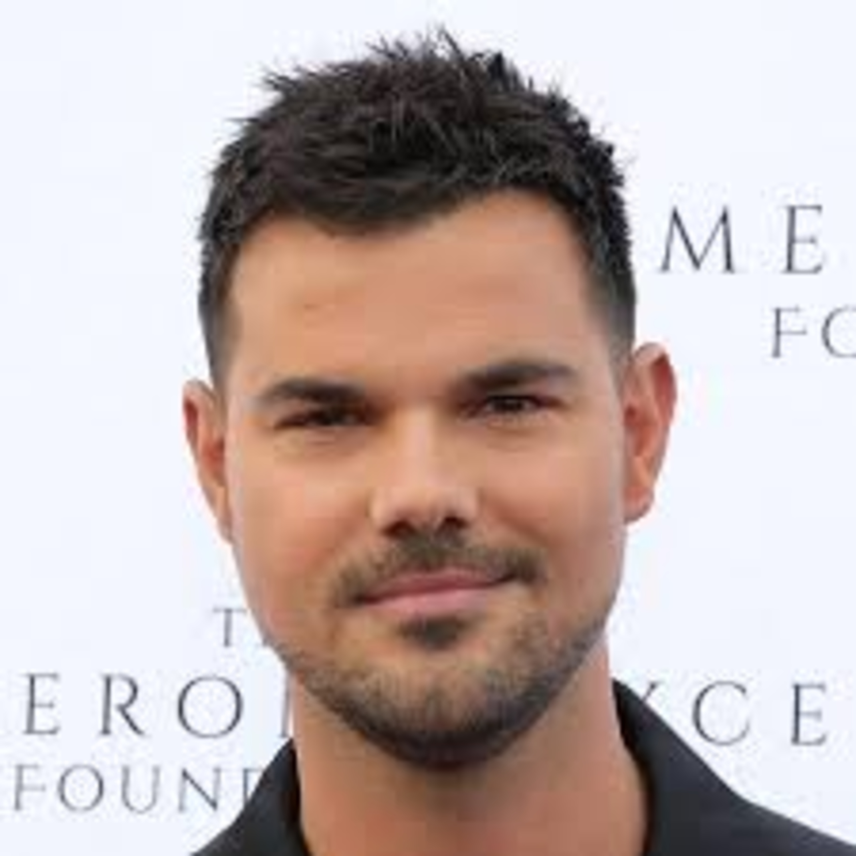 Izabella erklärt Das neue Thema Taylor Lautner Englisch Version  episode artwork