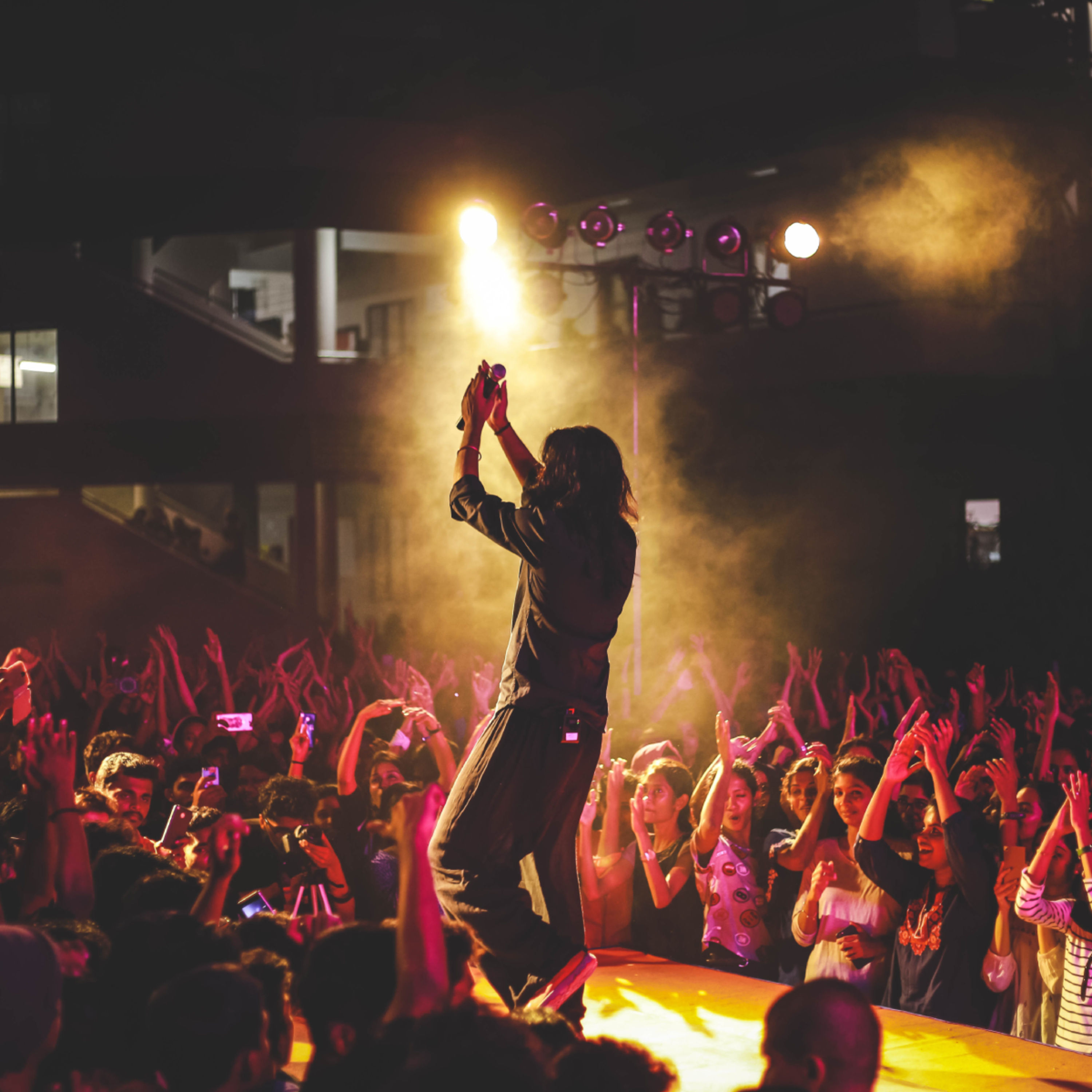 Célébrité, buzz et souffrance : quand la quête de gloire dévore la création