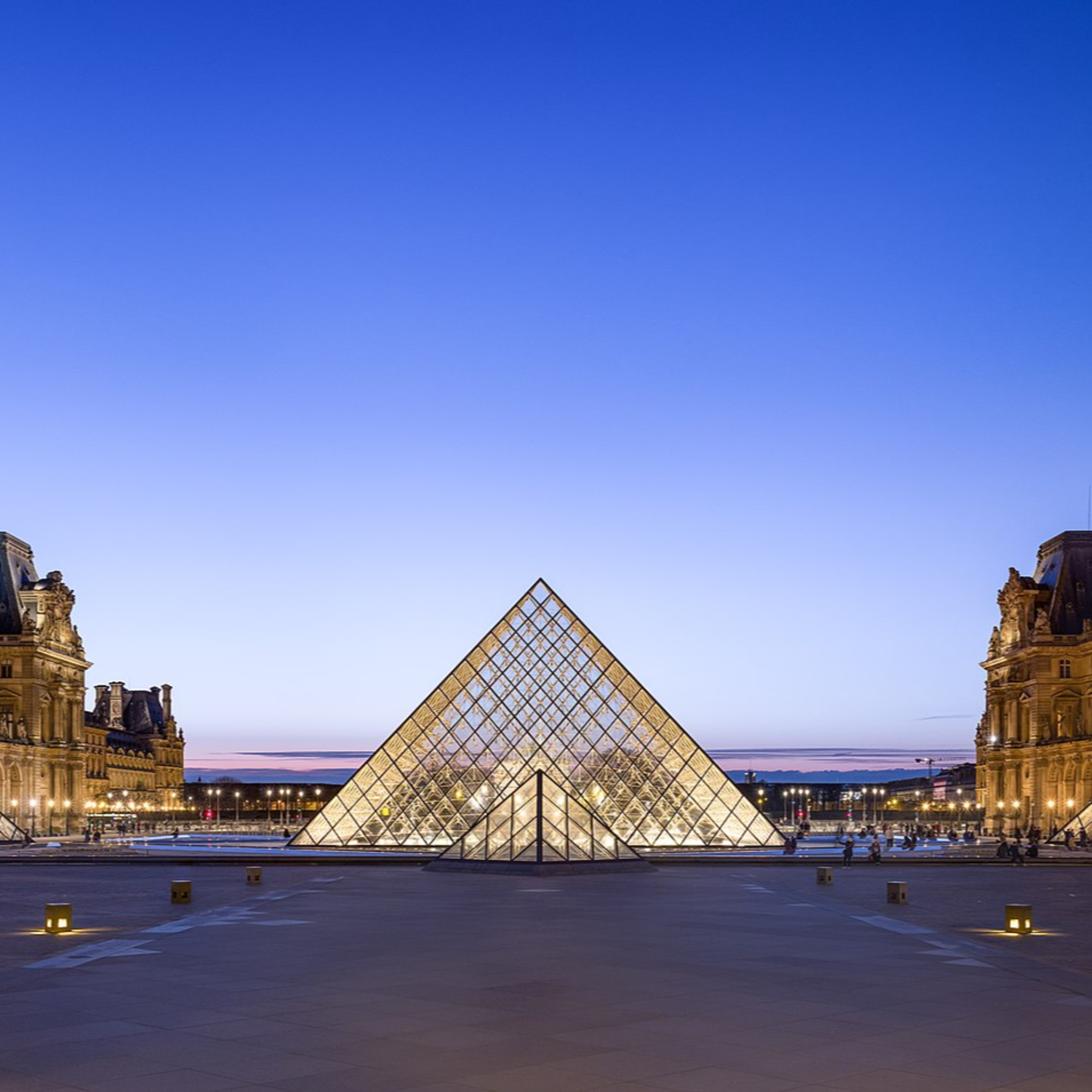 Louvre Museum - exterior episode artwork