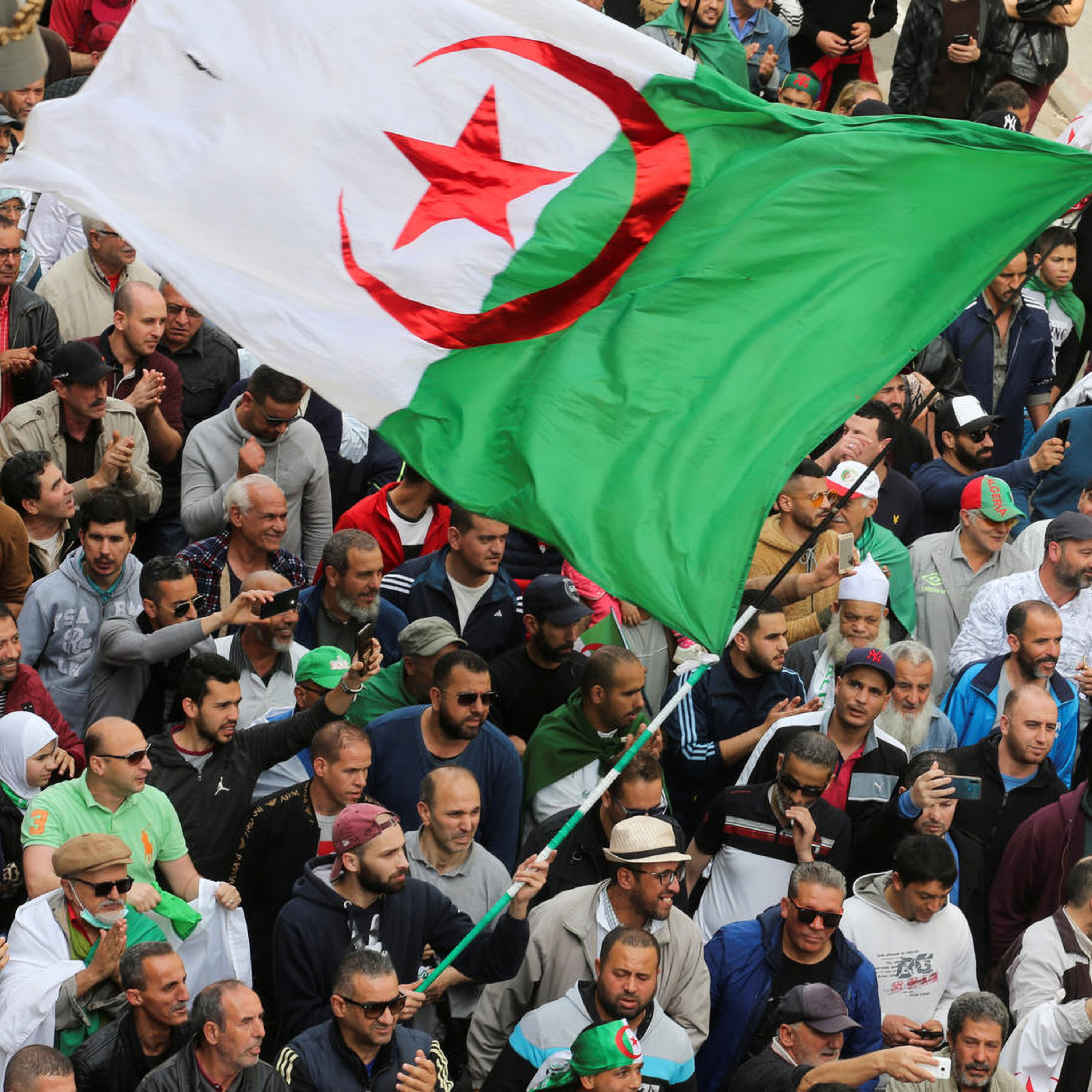 Diaspora et déchéance : la stratégie de Tebboune pour museler l'opposition en exil episode artwork
