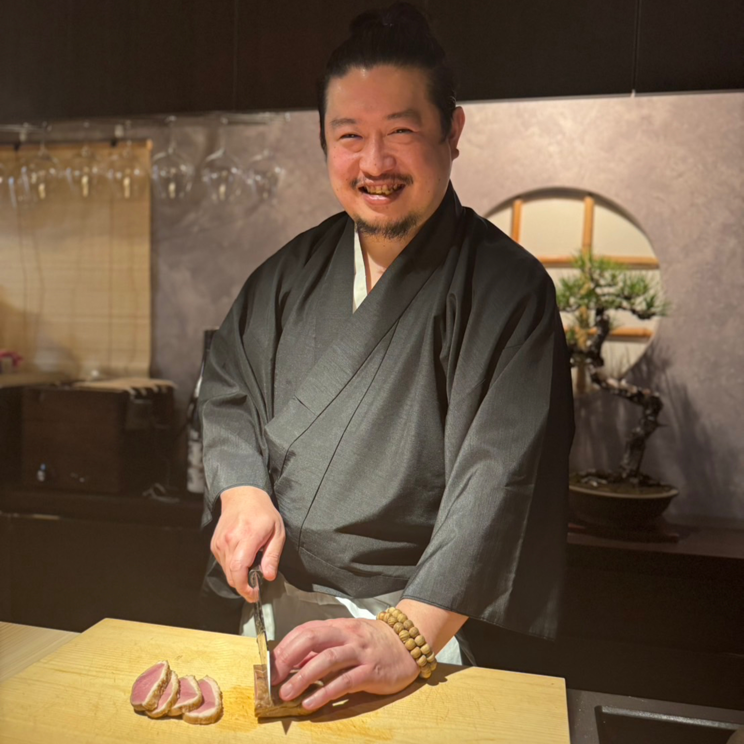 紫垣 遼太｜妥協なき一串と「和」の美学。五感を研ぎ澄ます非日常の空間づくり episode artwork