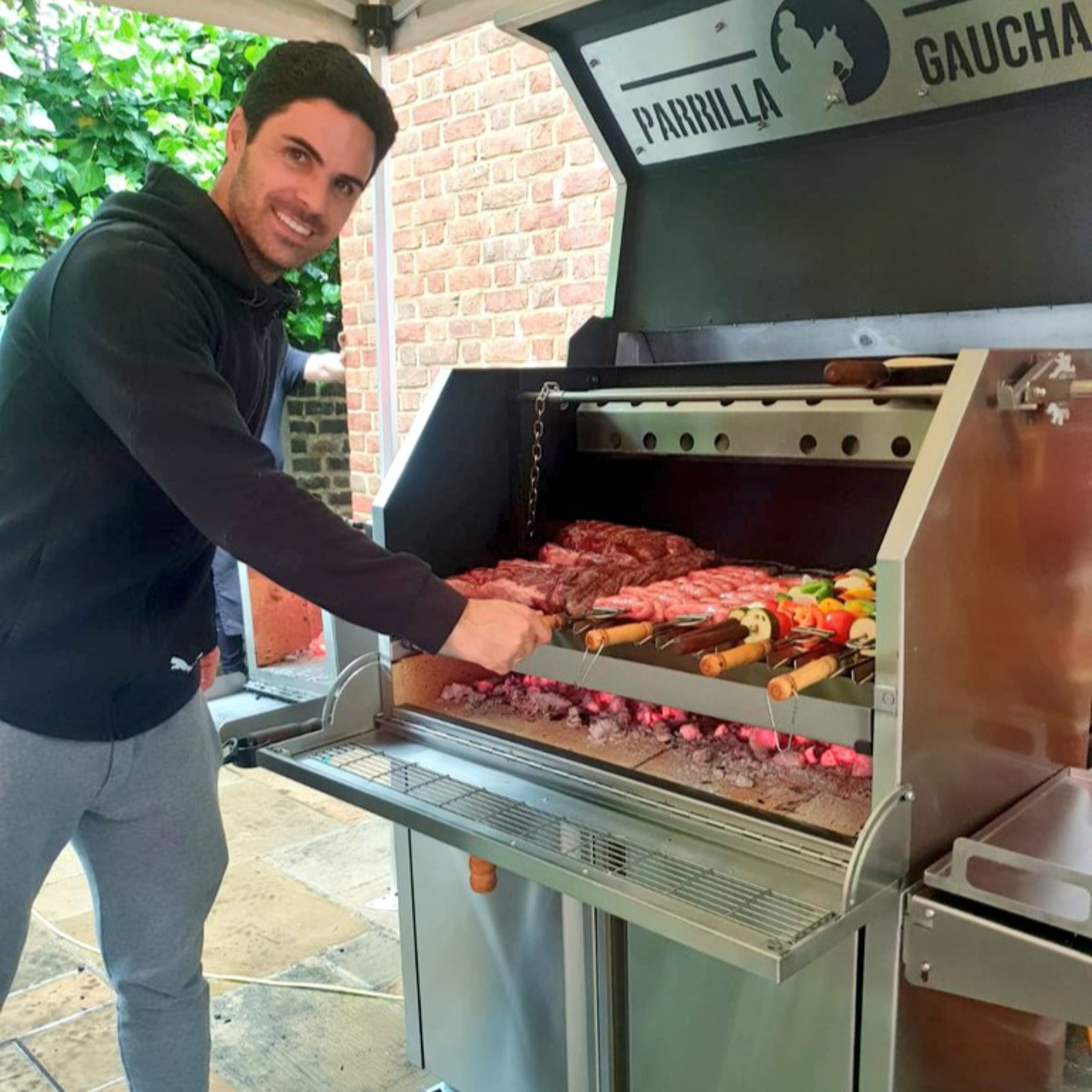 Arsenal_AM_Episode_37 Mikel has Edu's BBQ episode artwork