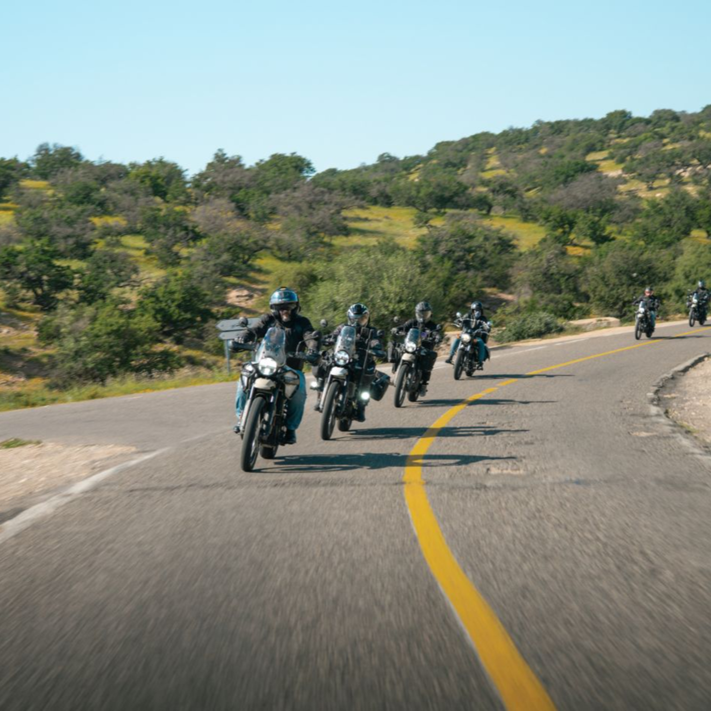 Le salut des motards: se relier sans un mot episode artwork