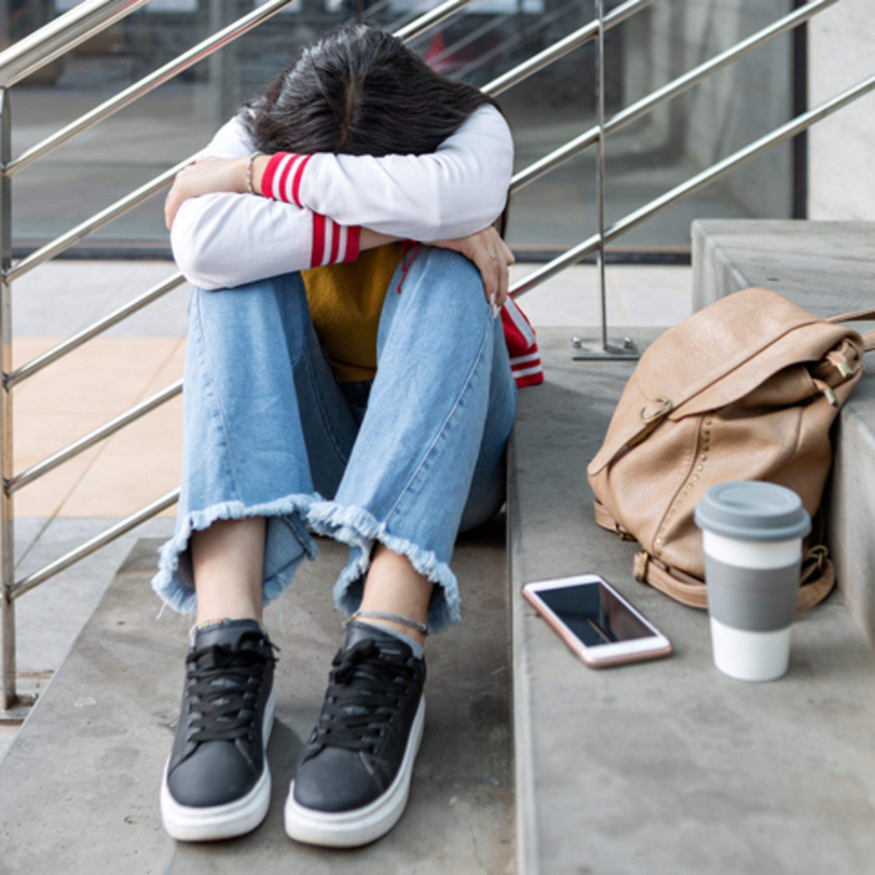No me quedo offline - El impacto del ciberacoso y el negativismo online en adolescentes