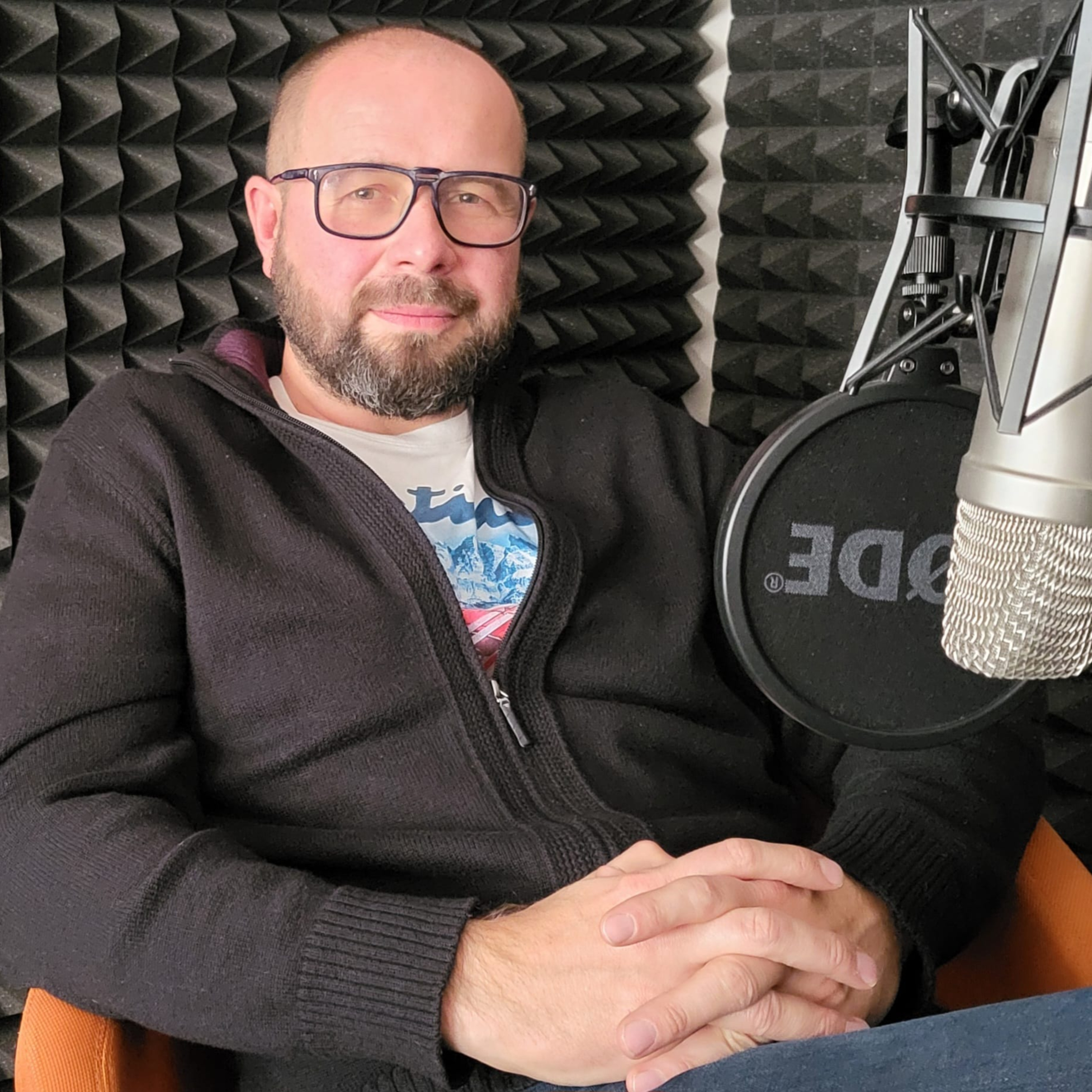 Host Reportéra