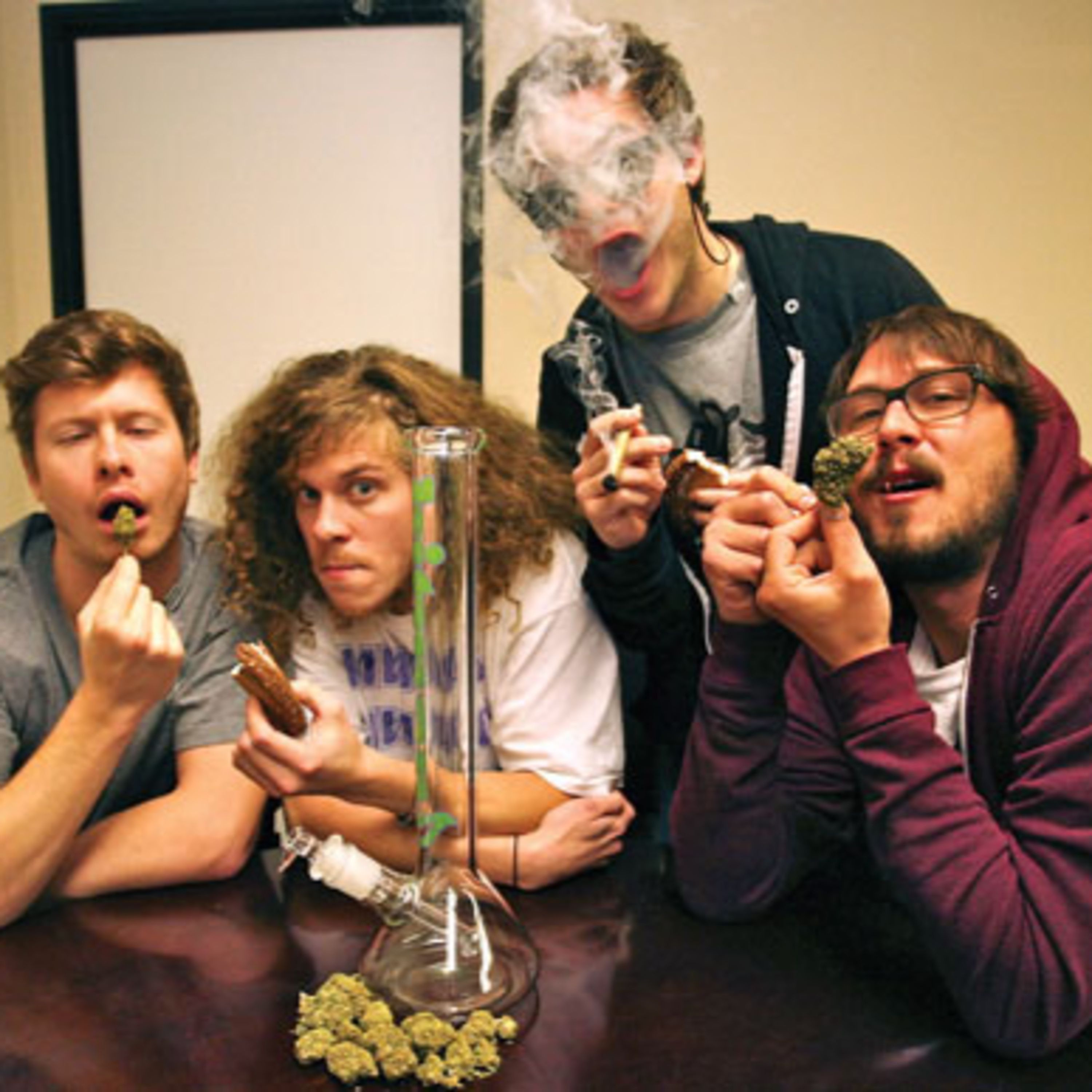 Stoned N\' Social