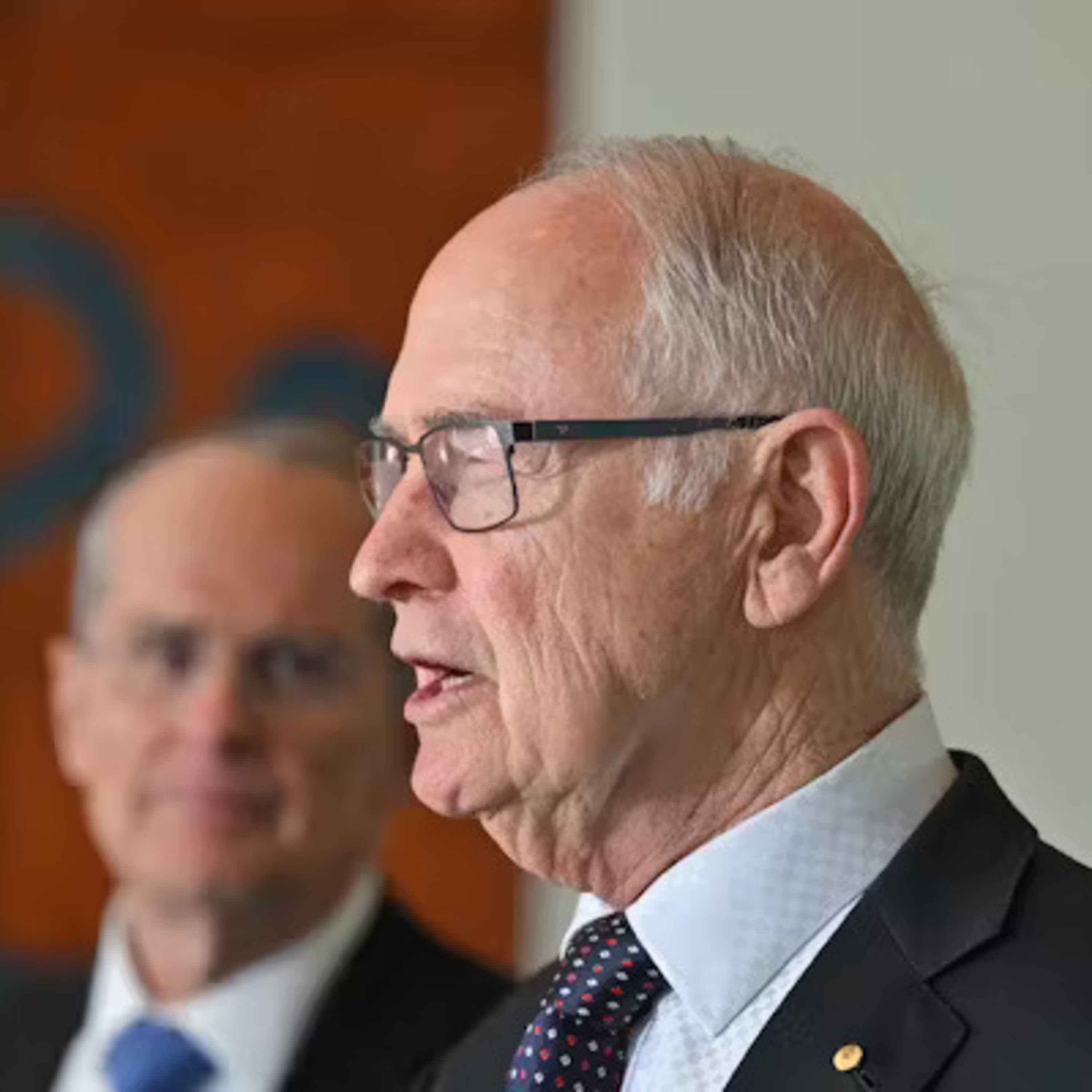 Climate News: Economist Ross Garnaut among those urging Australian Government to use 'roundtable discussions' to resurrect the carbon price episode artwork
