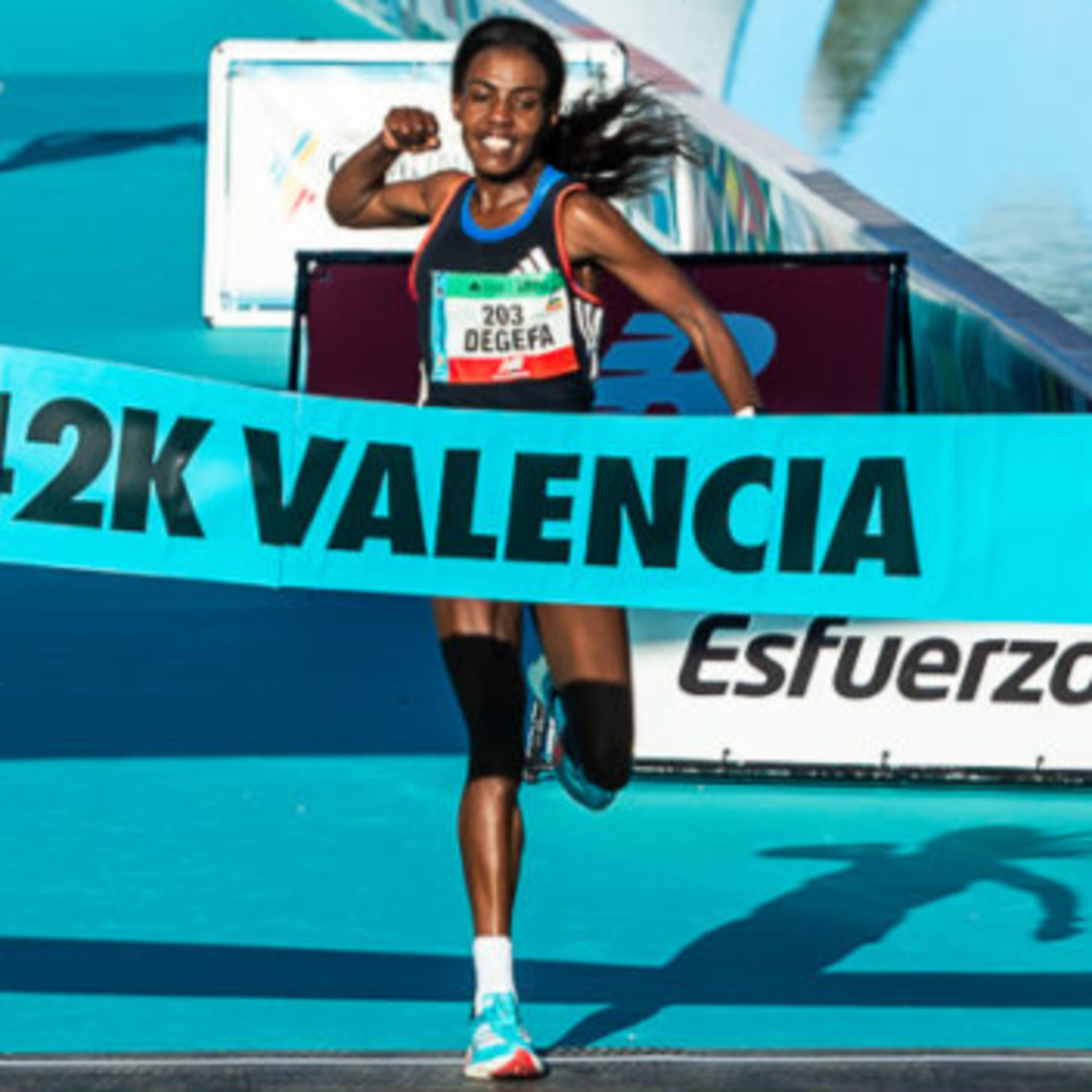 O que ROLOU na MARATONA de VALÊNCIA, a mais rápida do mundo? Pelotão CNA Mizuno e mais coisas | Café & Corrida #392