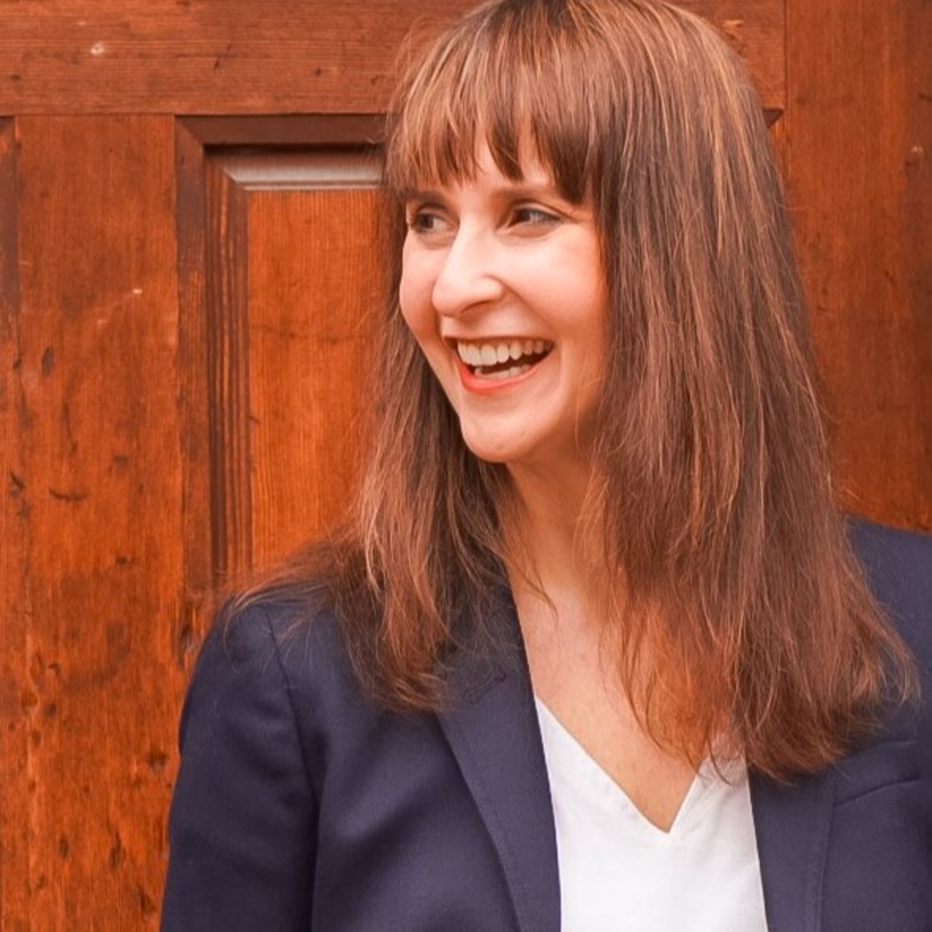Phantom Electric Ghost Interviews Leanne Linsky Comedian & Entrepreneur (Founder/CEO of Plauzzable) The Funny Side of Innovation: A Comedian's Tech Success Story episode artwork