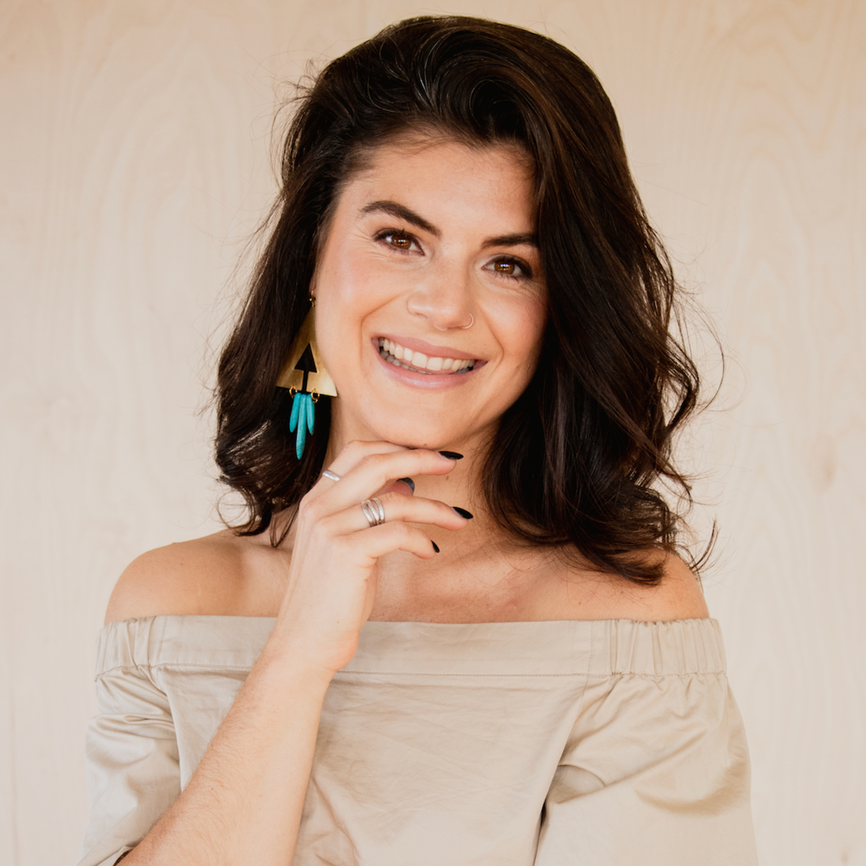 Phantom Electric Ghost Interviews: Maria Macsay: Trauma-Informed Somatic Healing Practitioner Why Women Self-Abandon & How to Reclaim Their Natural Radiance