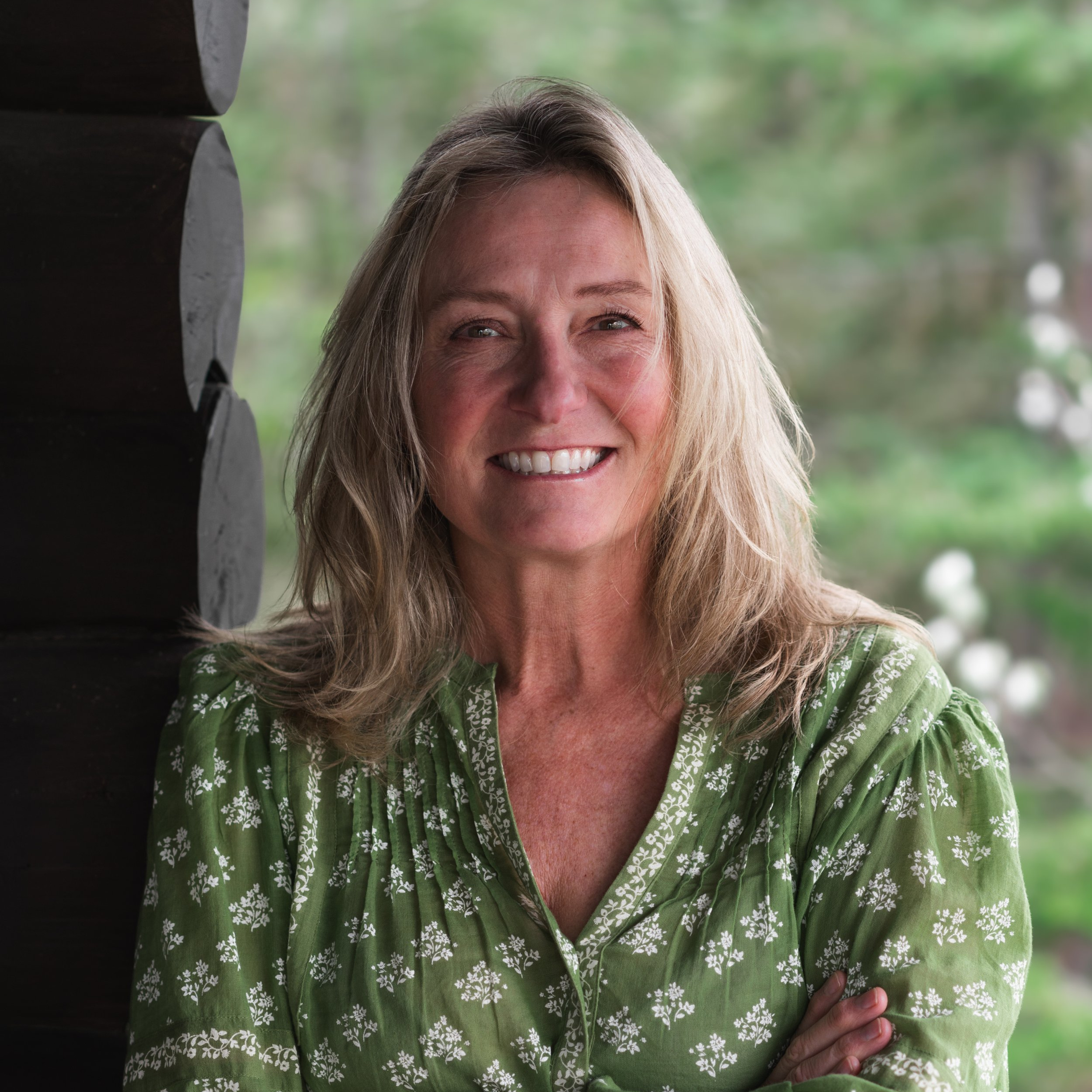Memoir: Finding the humanity in our parents w/Liz Sjaastad episode artwork