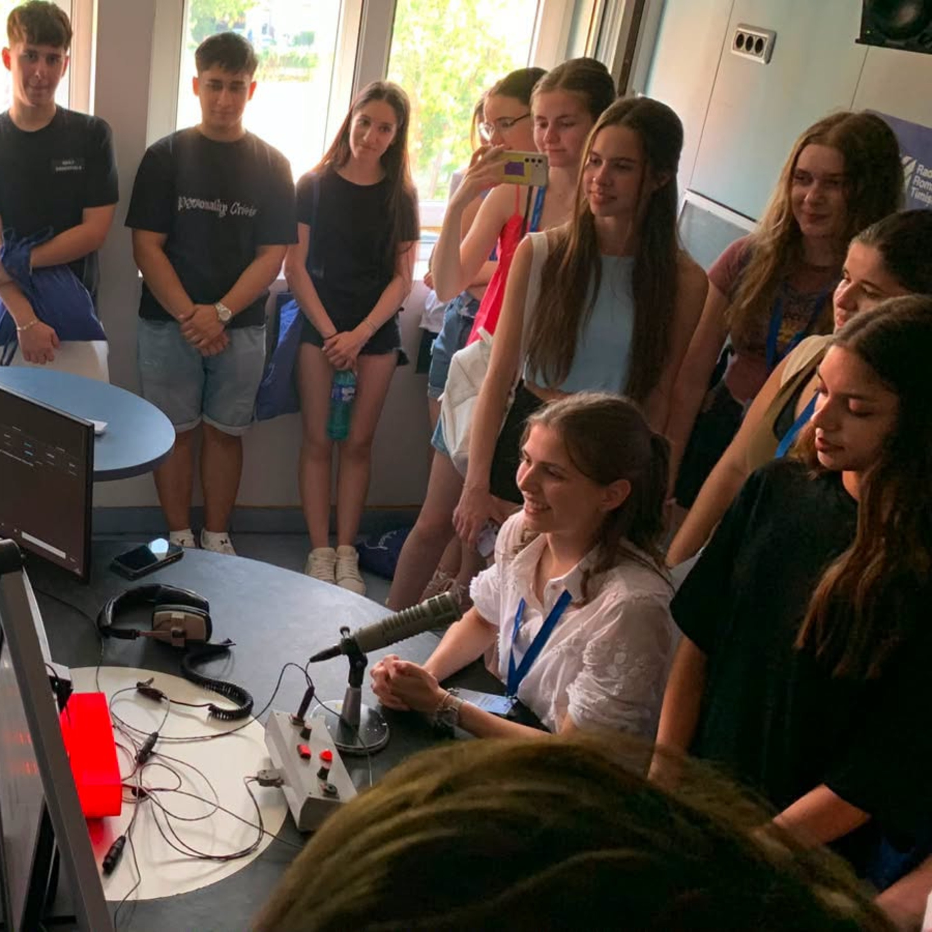 Ce-i determină pe elevi să alegă o carieră de MEDIC? Dialog cu elevi și studenți participanți la tabăra de vară ”How to Medschool”, organizată de EMSA Timișoara , în direct la Radio Timișoara