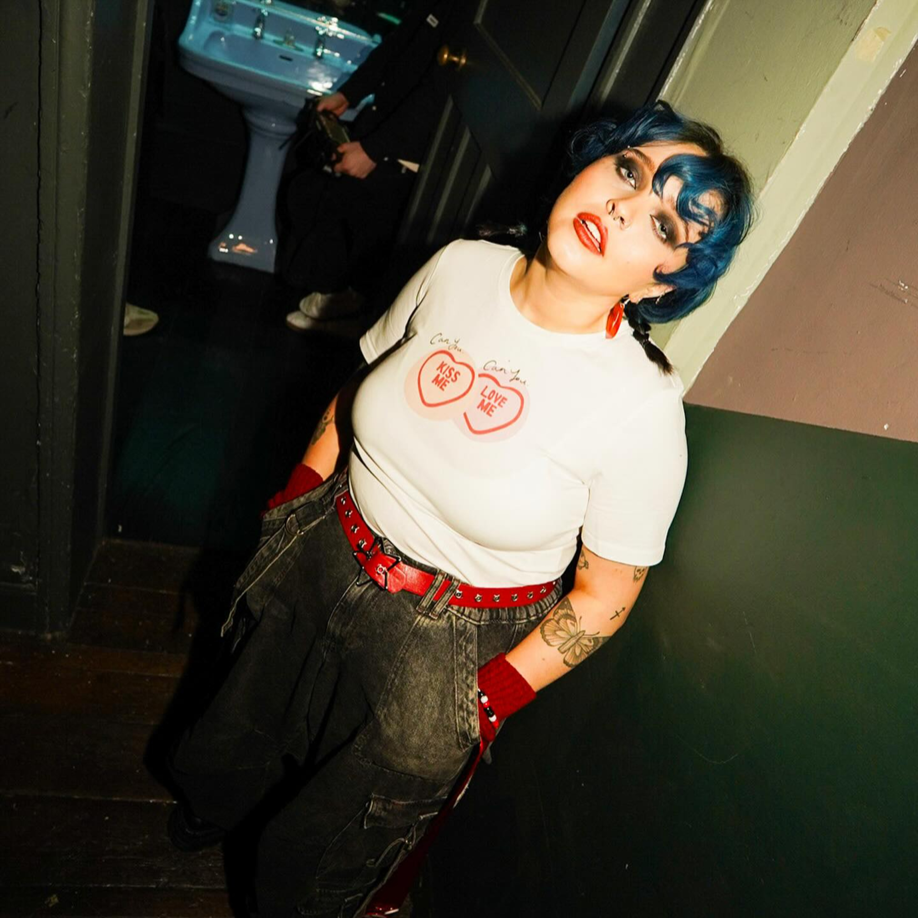 Rock ‘n Roll Ghost S16 E02 - musician Holly Minto (UK's Crawlers)