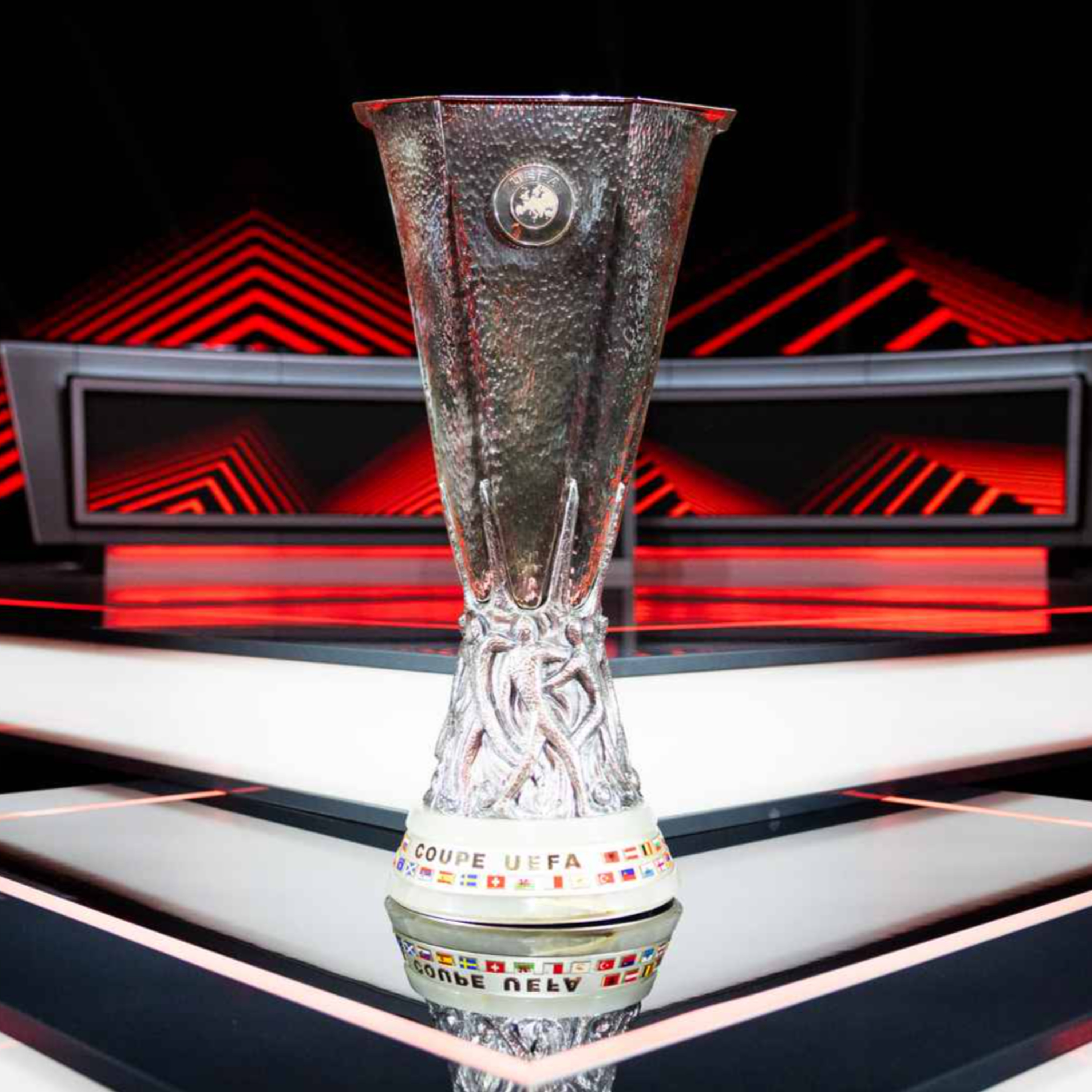 Red Devils vyzvú v dvojzápase sezóny Les Gones z Lyonu