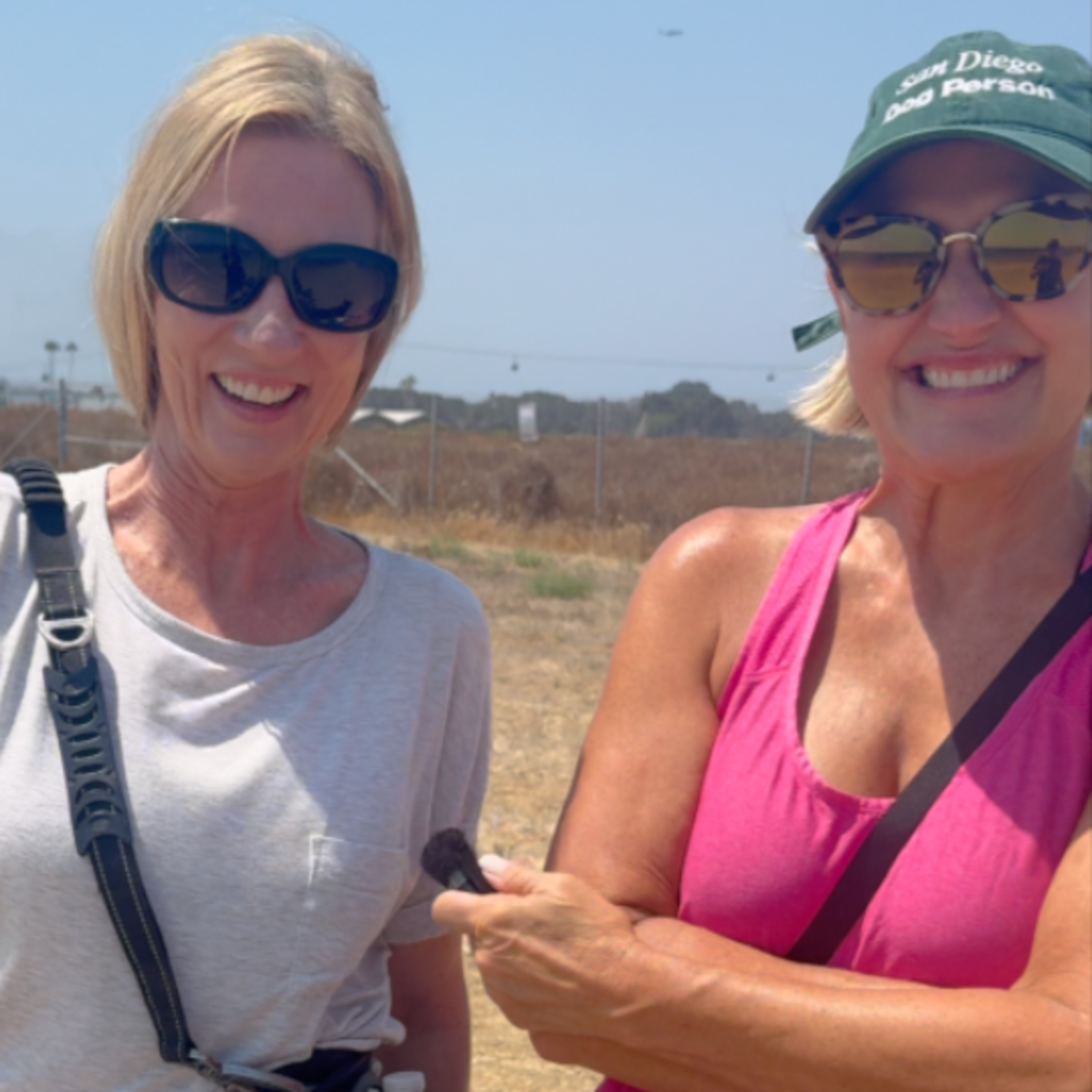 The Dog Beach Diaries - S1:E28 - Archie (Bunker?), Lulu, Piper, Carol & Jill episode artwork