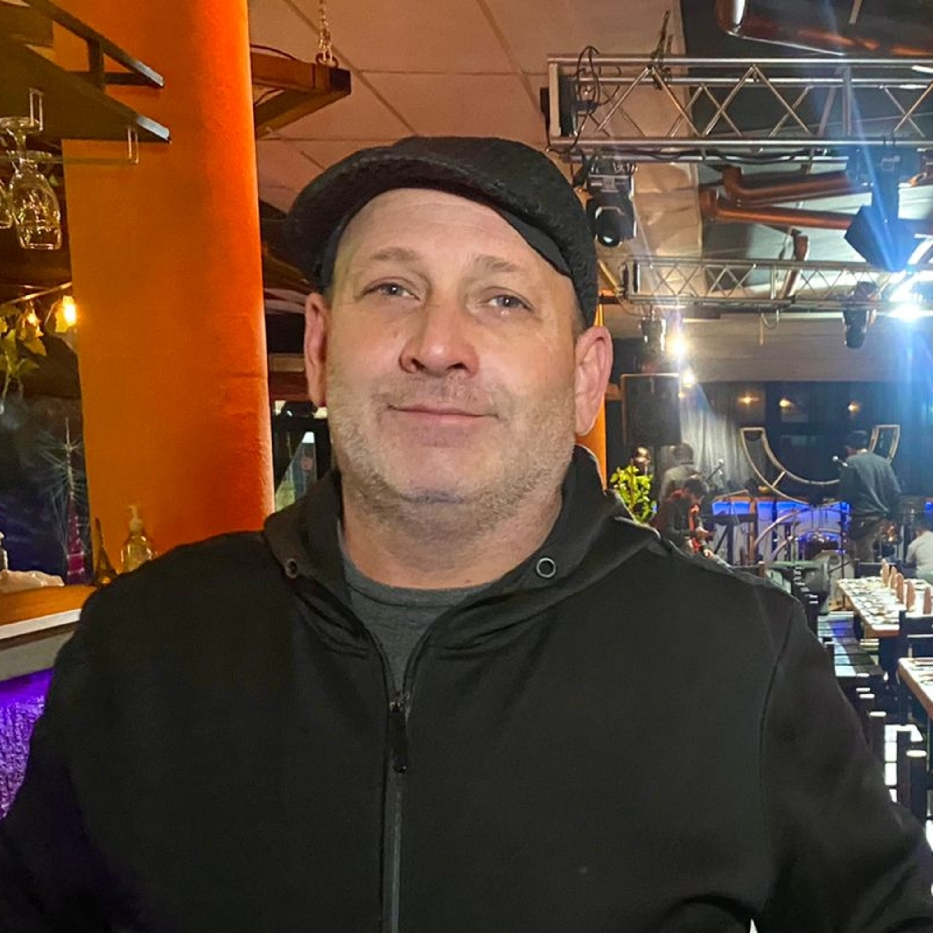 Paris te regala junto a Radio 5, una cena para 10 amigos/as todos los viernes en 5xSemana