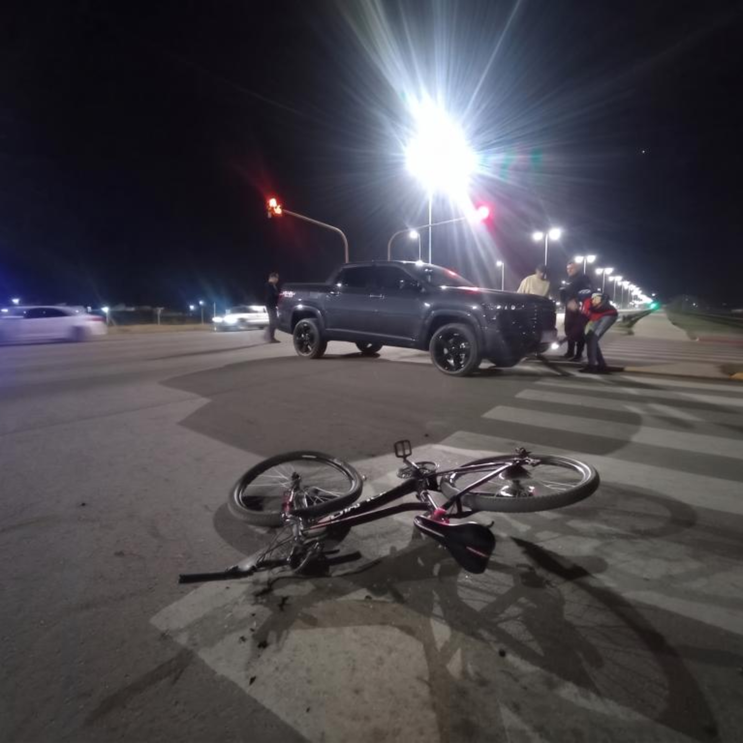 Muere un ciclista tras un choque en la Ruta 1: investigan la responsabilidad del conductor de la camioneta episode artwork