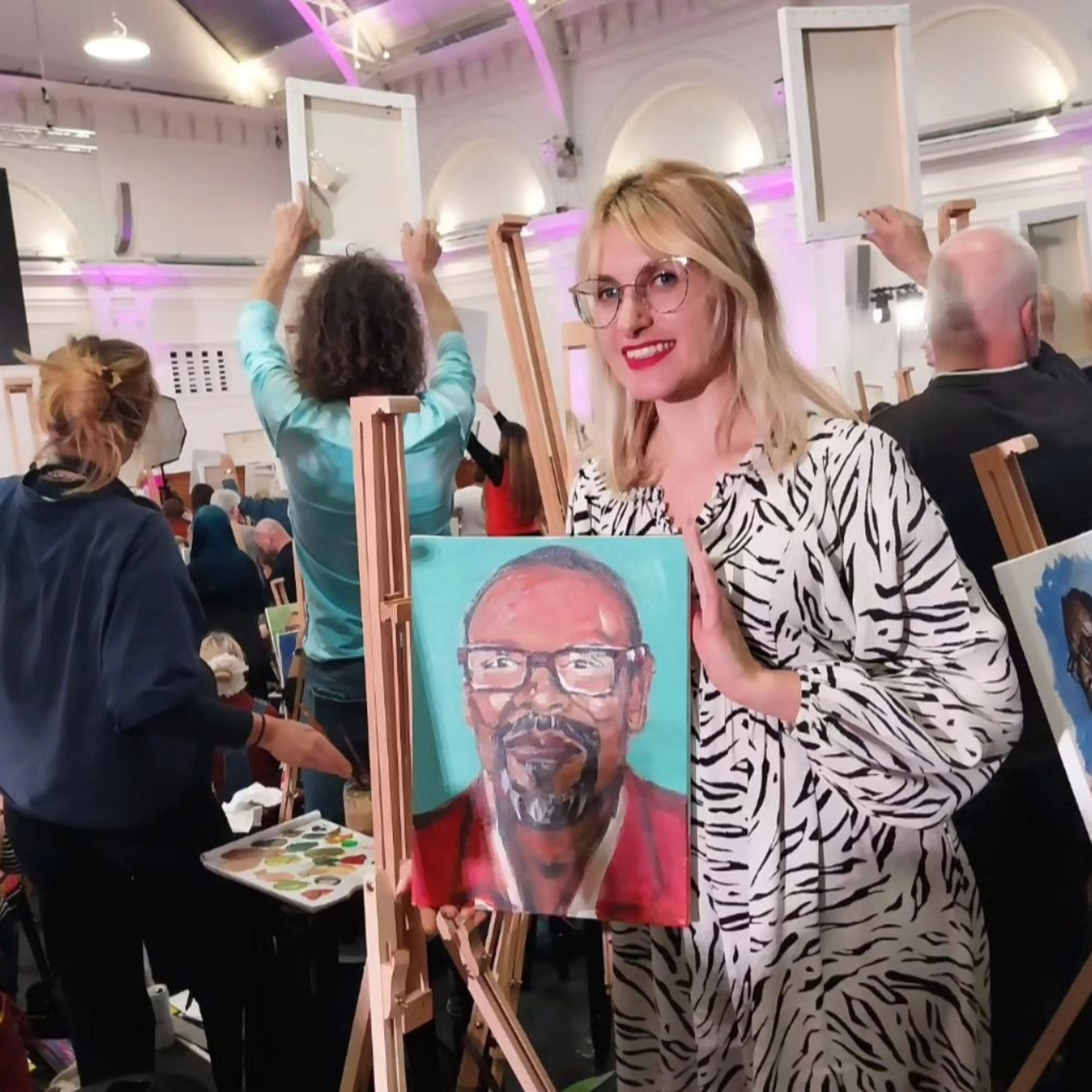 082-EN - How I Got to Be Part of a Guinness World Record With Other Artists episode artwork