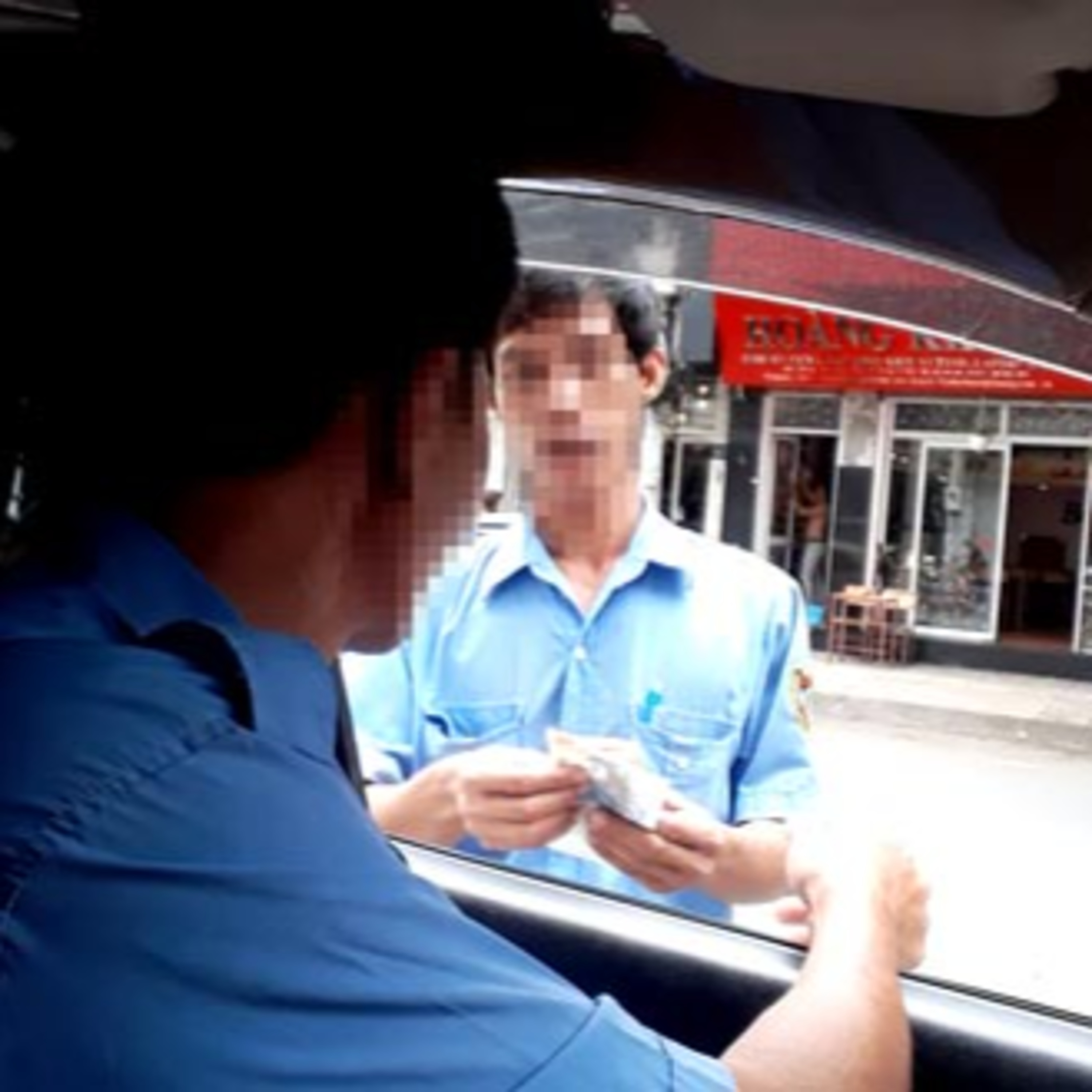 Bạn sẽ ứng xử ra sao khi bị người lạ thu “tiền trông xe” episode artwork