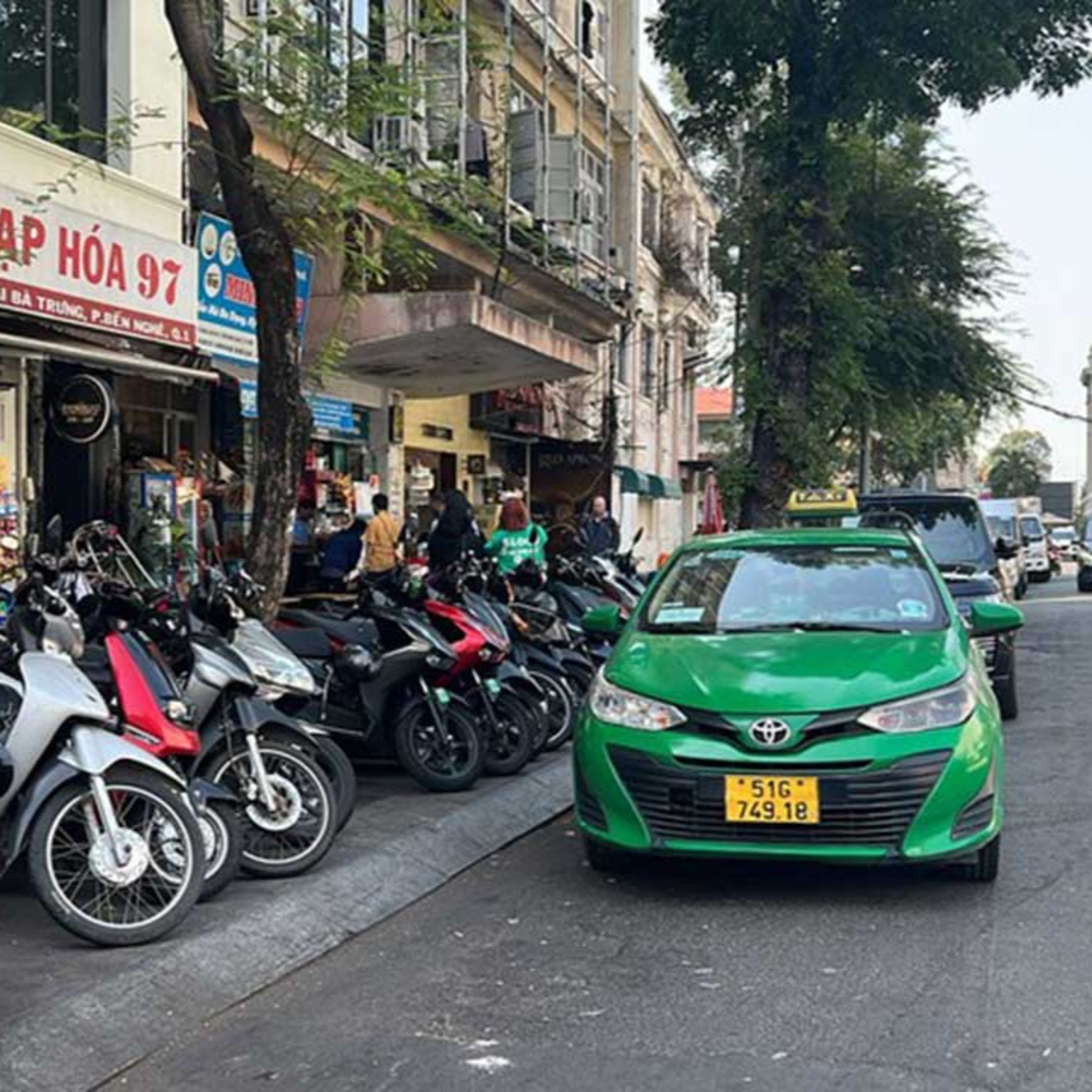 Thu phí sử dụng lòng đường, vỉa hè ở TPHCM: Cần đảm bảo hài hòa lợi ích các bên episode artwork