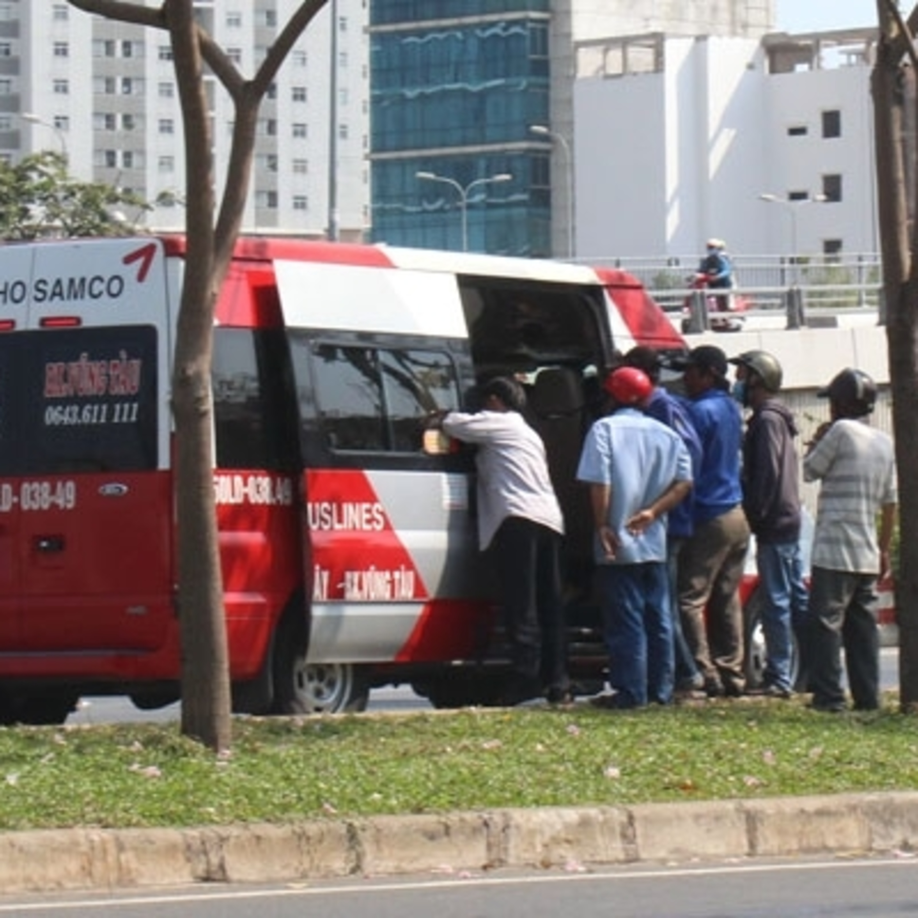Cấm xe khách giường nằm vào nội đô hay dẹp nạn xe dù bến cóc – nói được phải làm cho được episode artwork