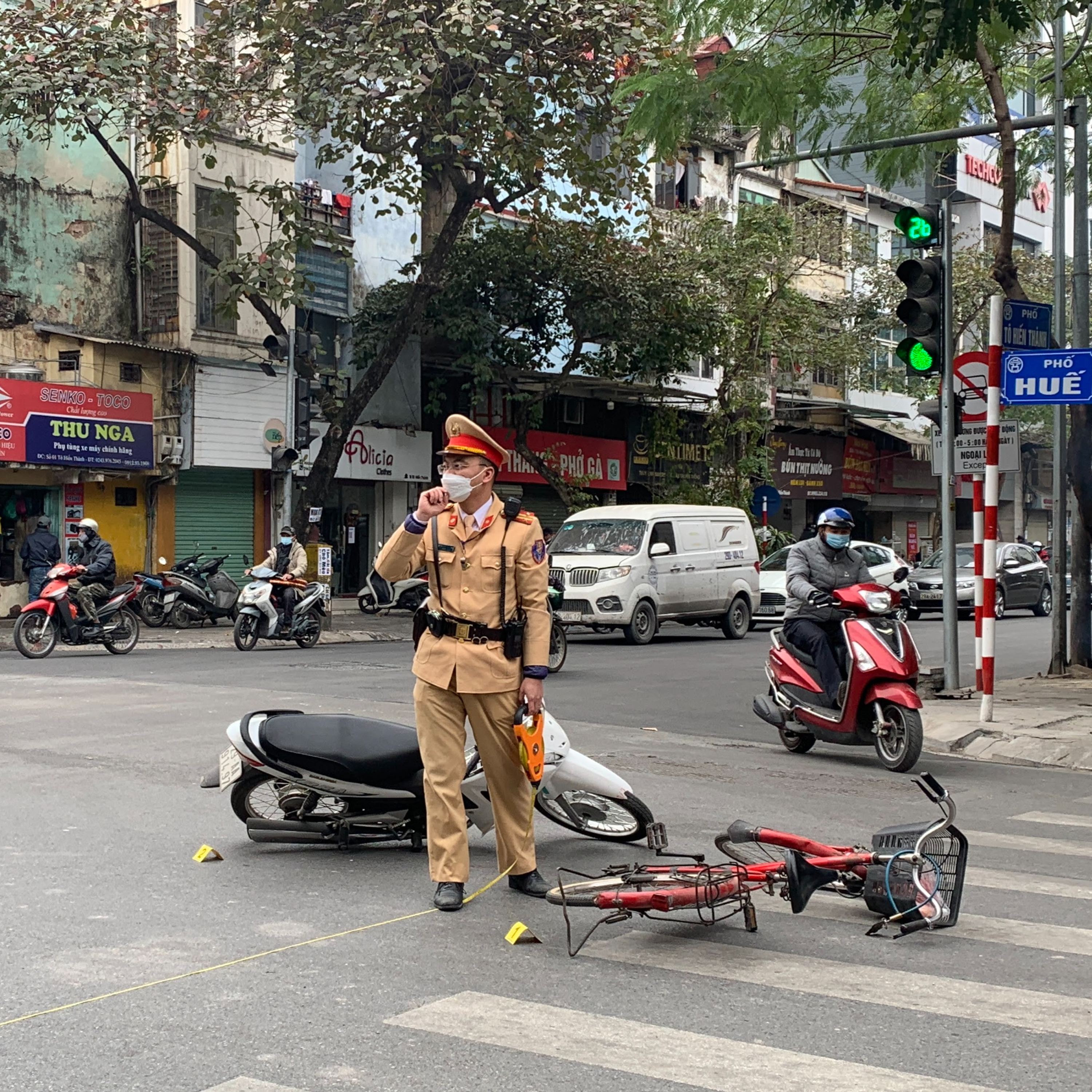 Xe đạp phải có đèn chiếu sáng, tấm phản quang episode artwork