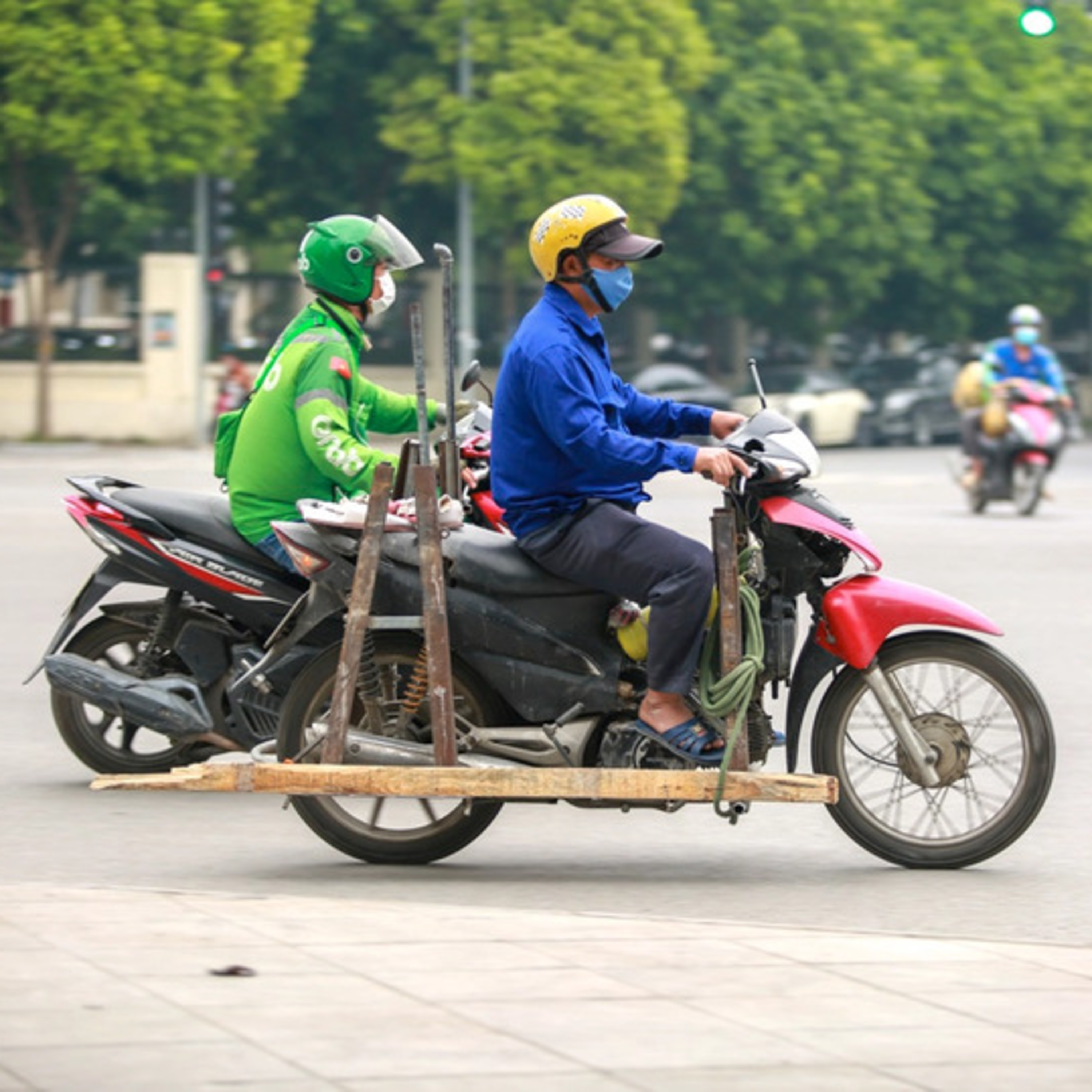 Chuyện hôm nay: Hà Nội cấm phương tiện gây ô nhiễm bằng cách nào?