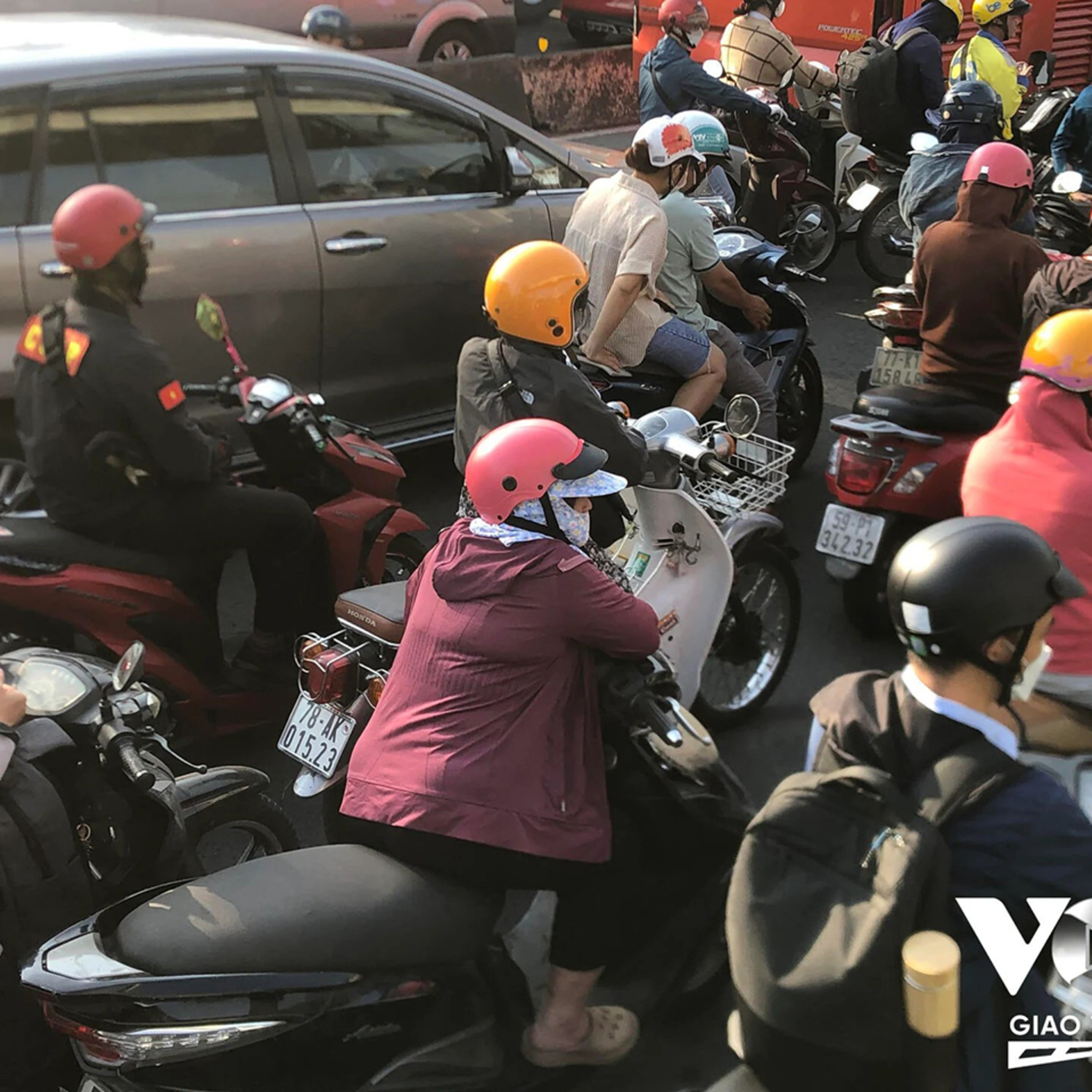 Xây dựng vùng phát thải thấp ở TP.HCM: Không chỉ là chuyện cấm xe xăng.