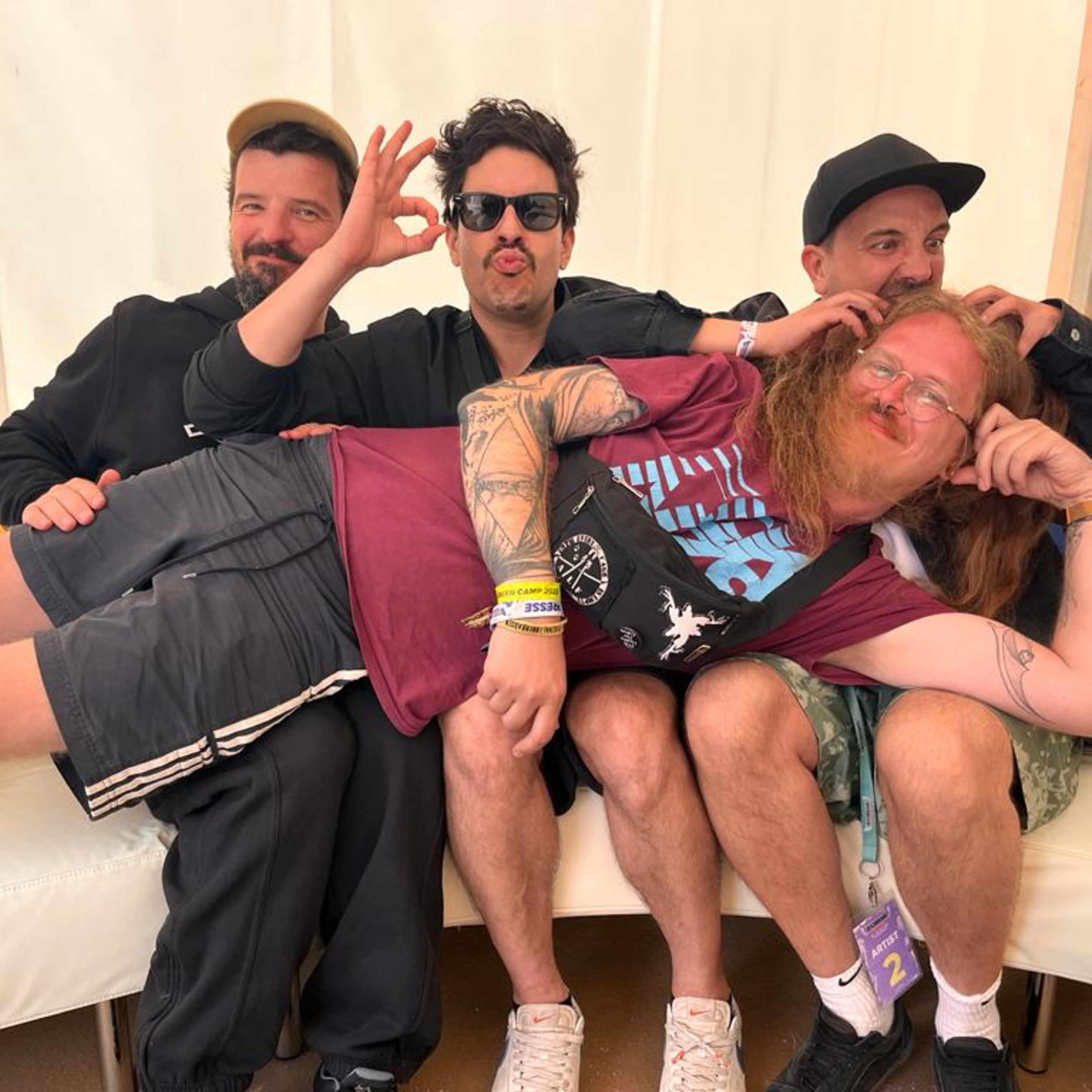 Le Fly - Über Lieblingspflanzen im Backstage, das ultimative Bandgetränk und ein kommendes Live-Album  episode artwork