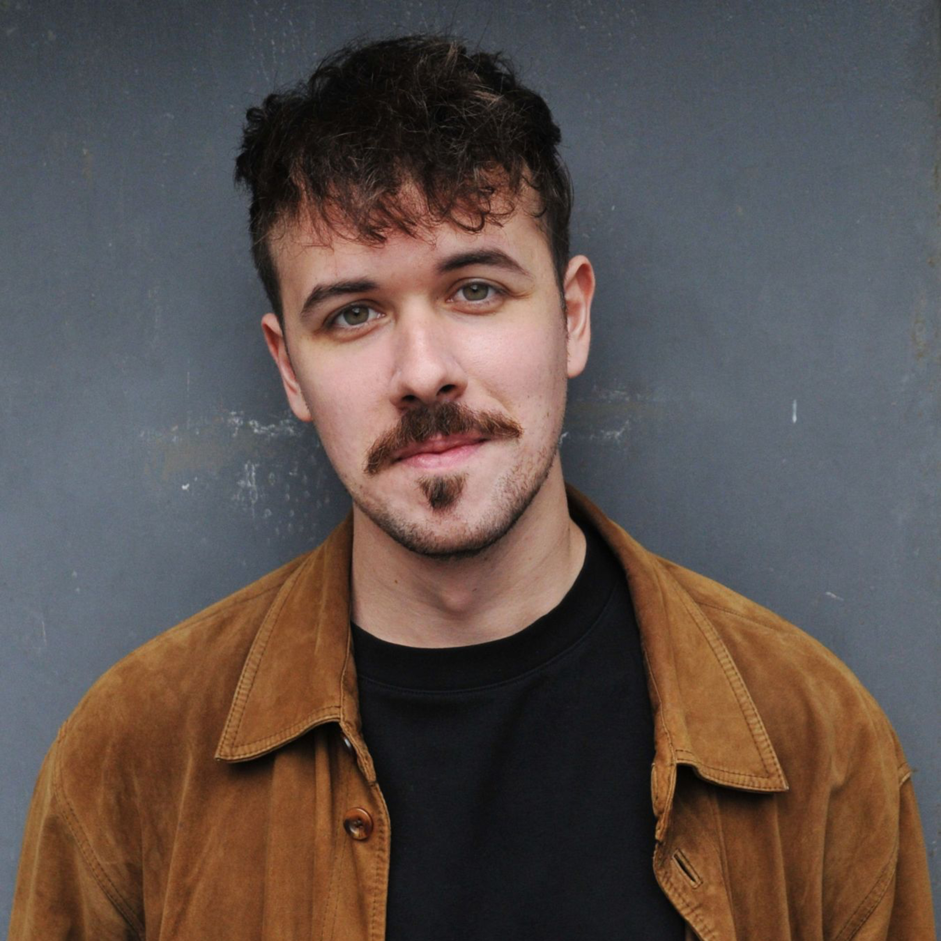 Fred Costea - TikToker, Schauspieler und Comedian: "Mein Hauptziel ist immer, dass die Leute drunter kommentieren, dass es ein 'hard watch' war" episode artwork