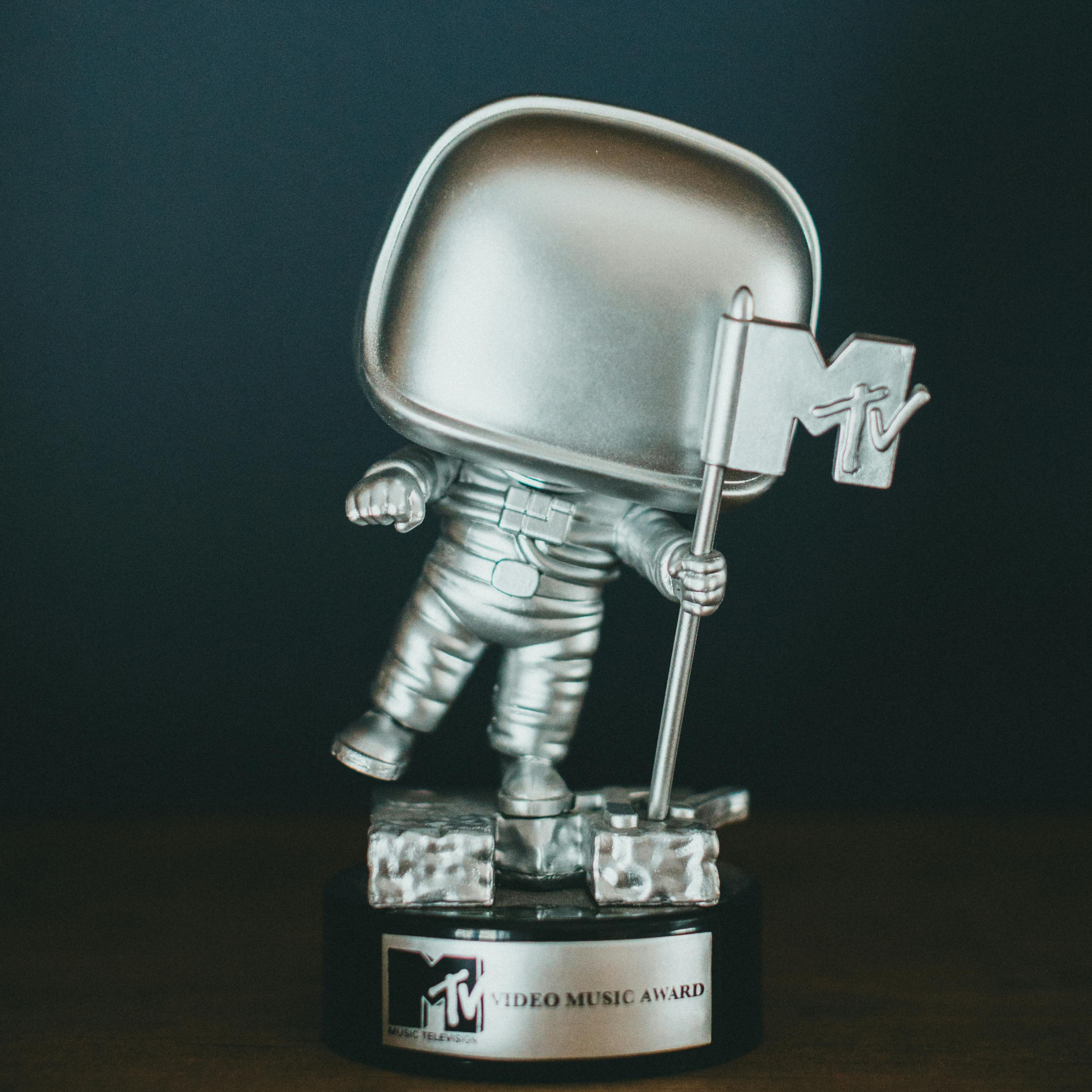 MTV European Music Awards 2024 – Taylor Swift dominiert die Preisverleihung episode artwork