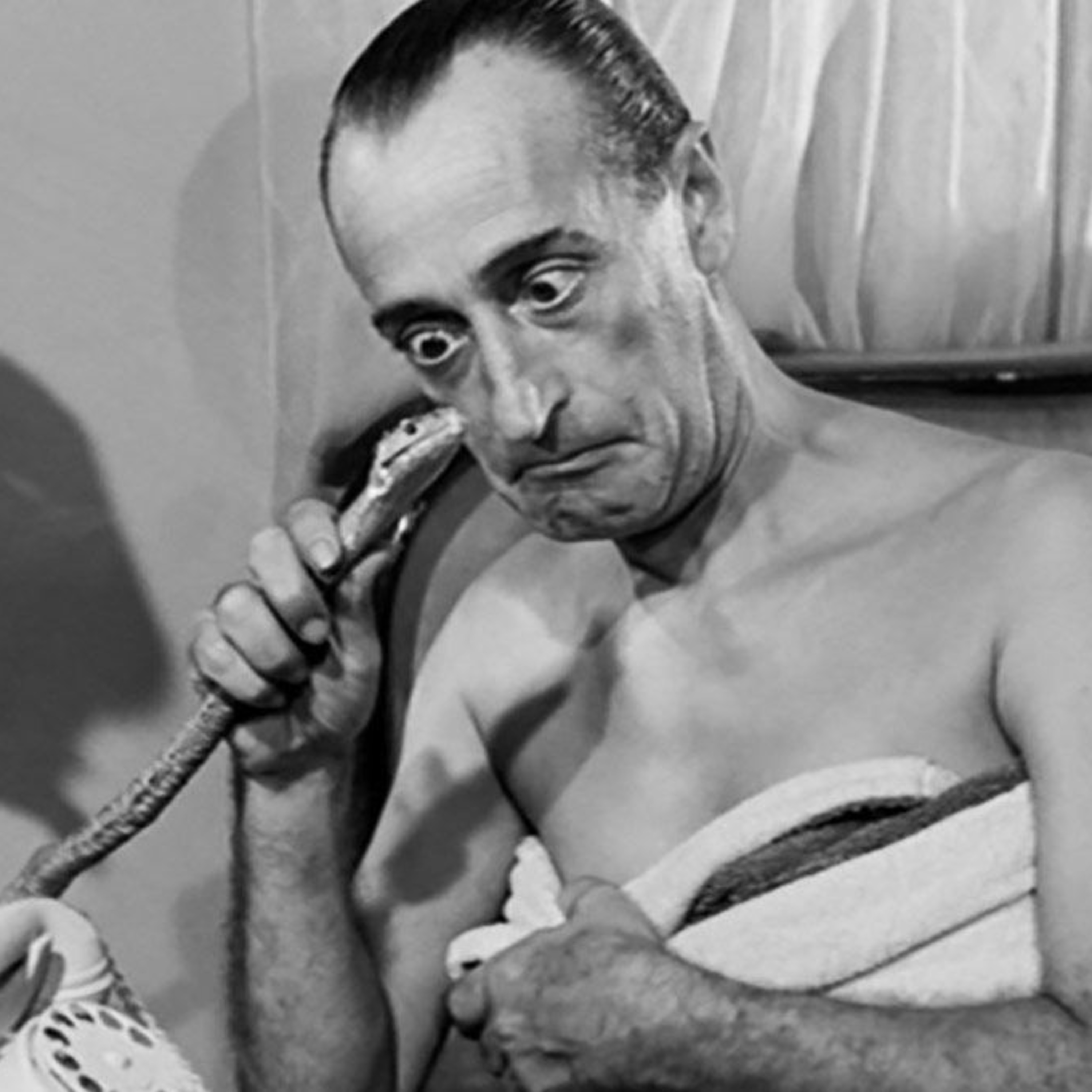 L'assurdo, l'umano, il matto e il dolce Totò: L'imperatore di Capri episode artwork